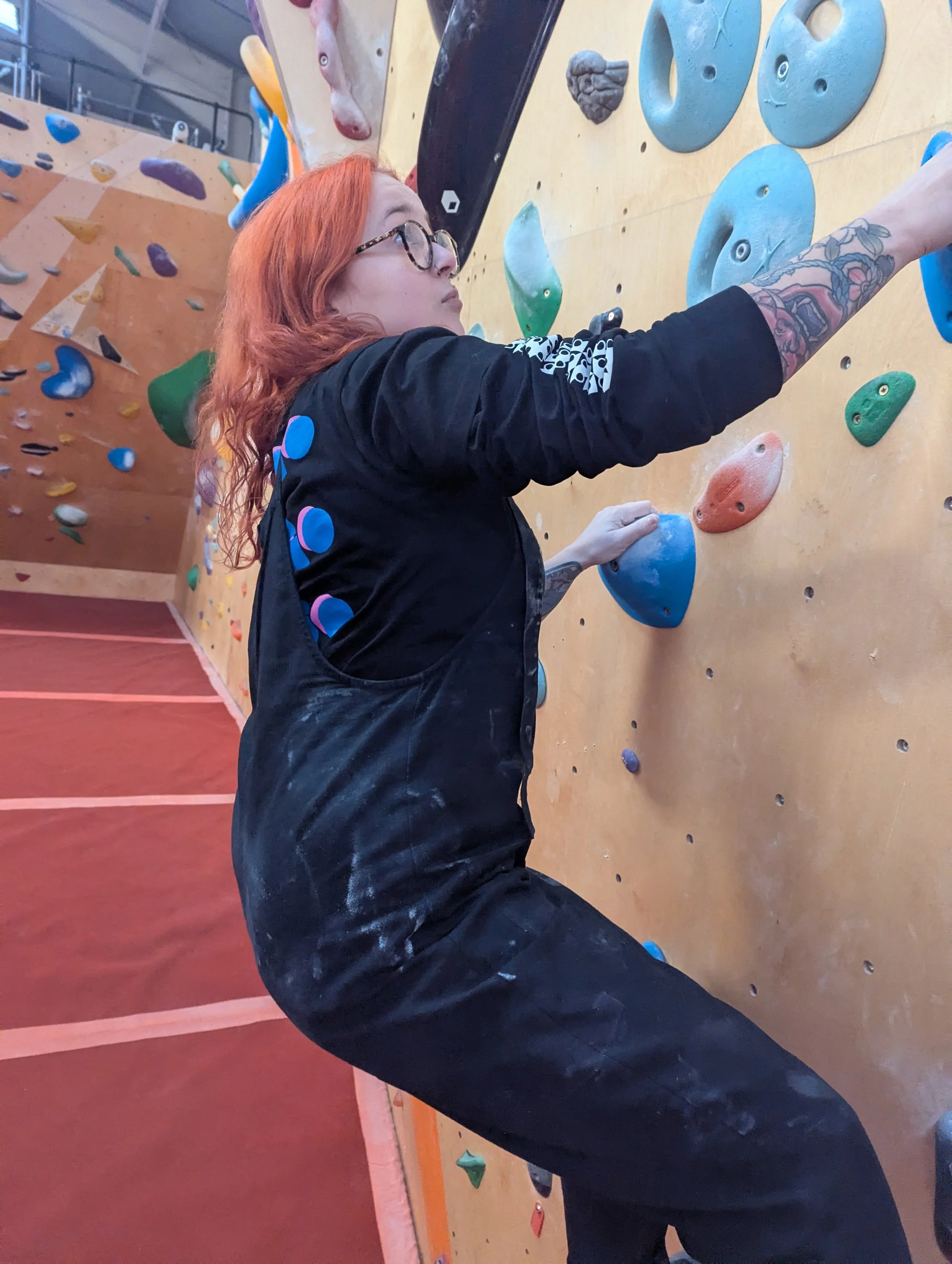Comfortable clothes for bouldering