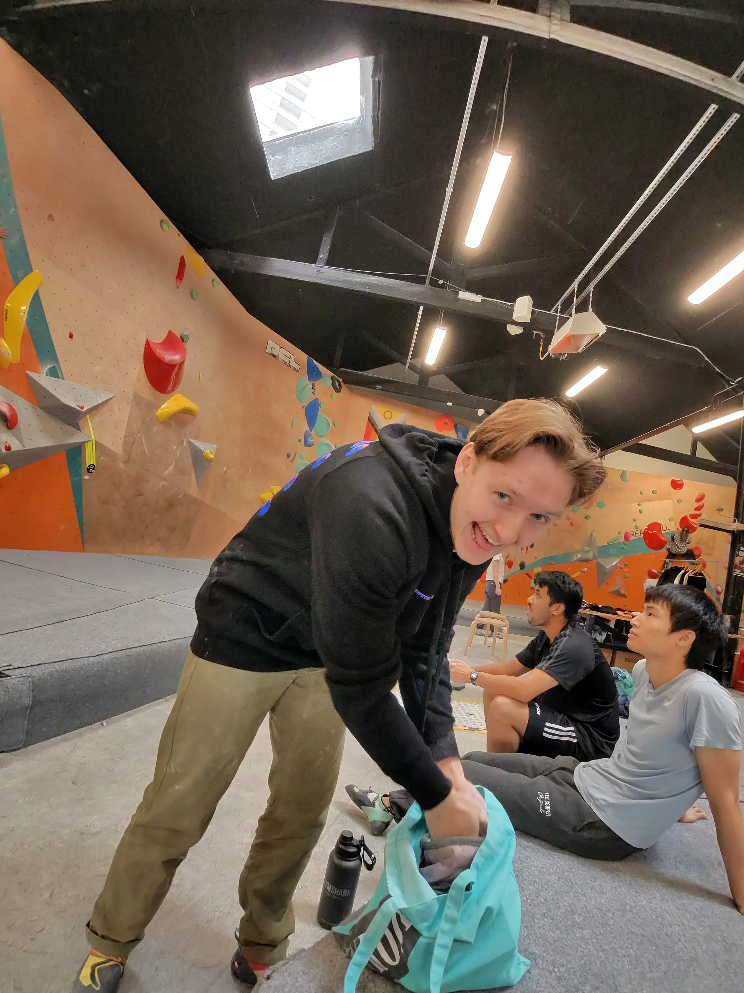 What to wear between bouldering attempts