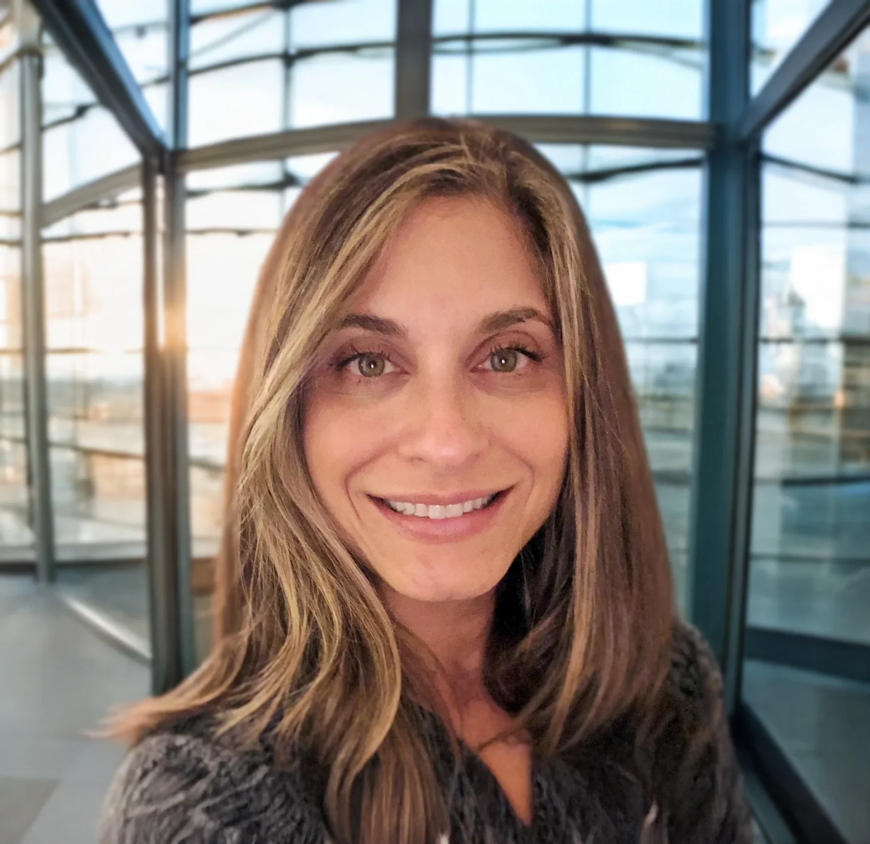 an image of Jennifer Prussin smiling at the camera