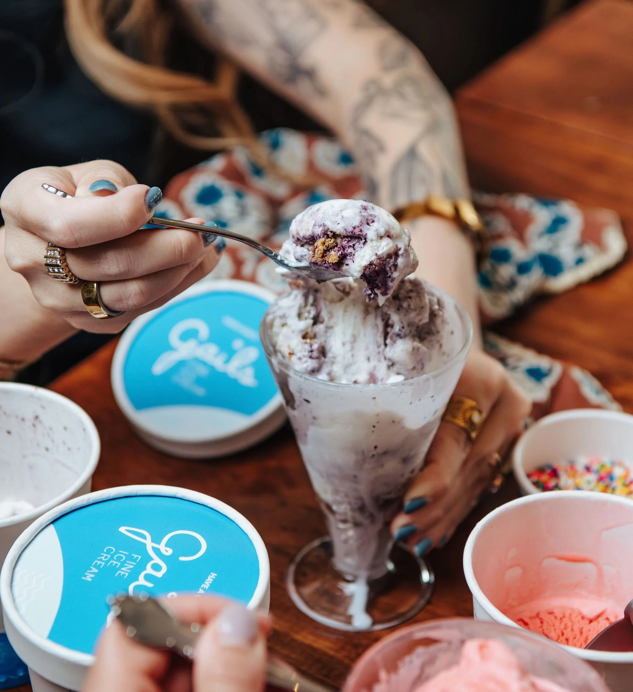 Did somebody say ice cream date night? 🍦👀 @gailsfineicecream we&rsquo;re looking at you.

Summer is the perfect time to refresh your brand photos, shoot new content, and finally get ahead on social media before the busy season hits. 

From fun bran