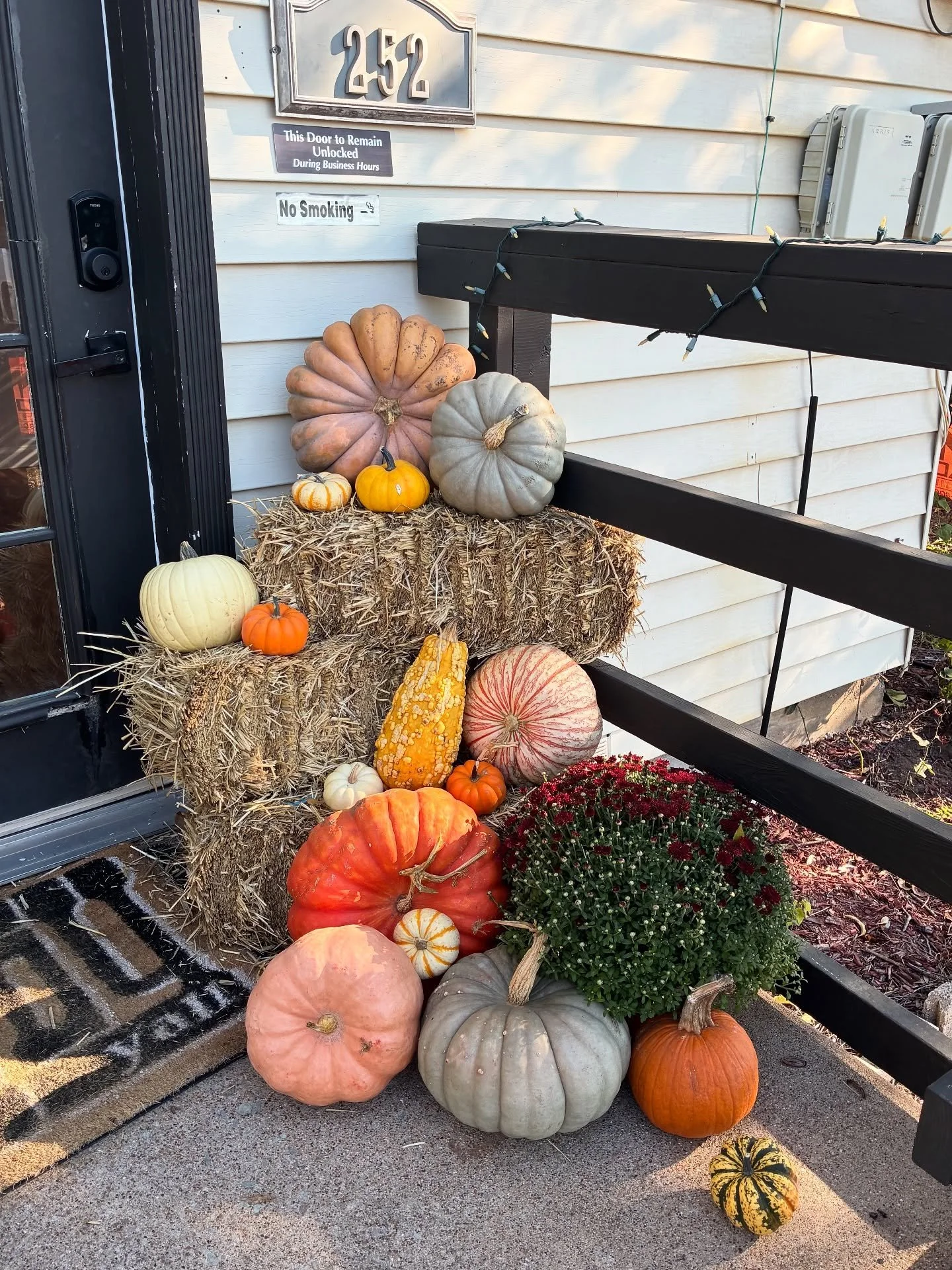 Our happy fall doorstep! Hello, October 🍁