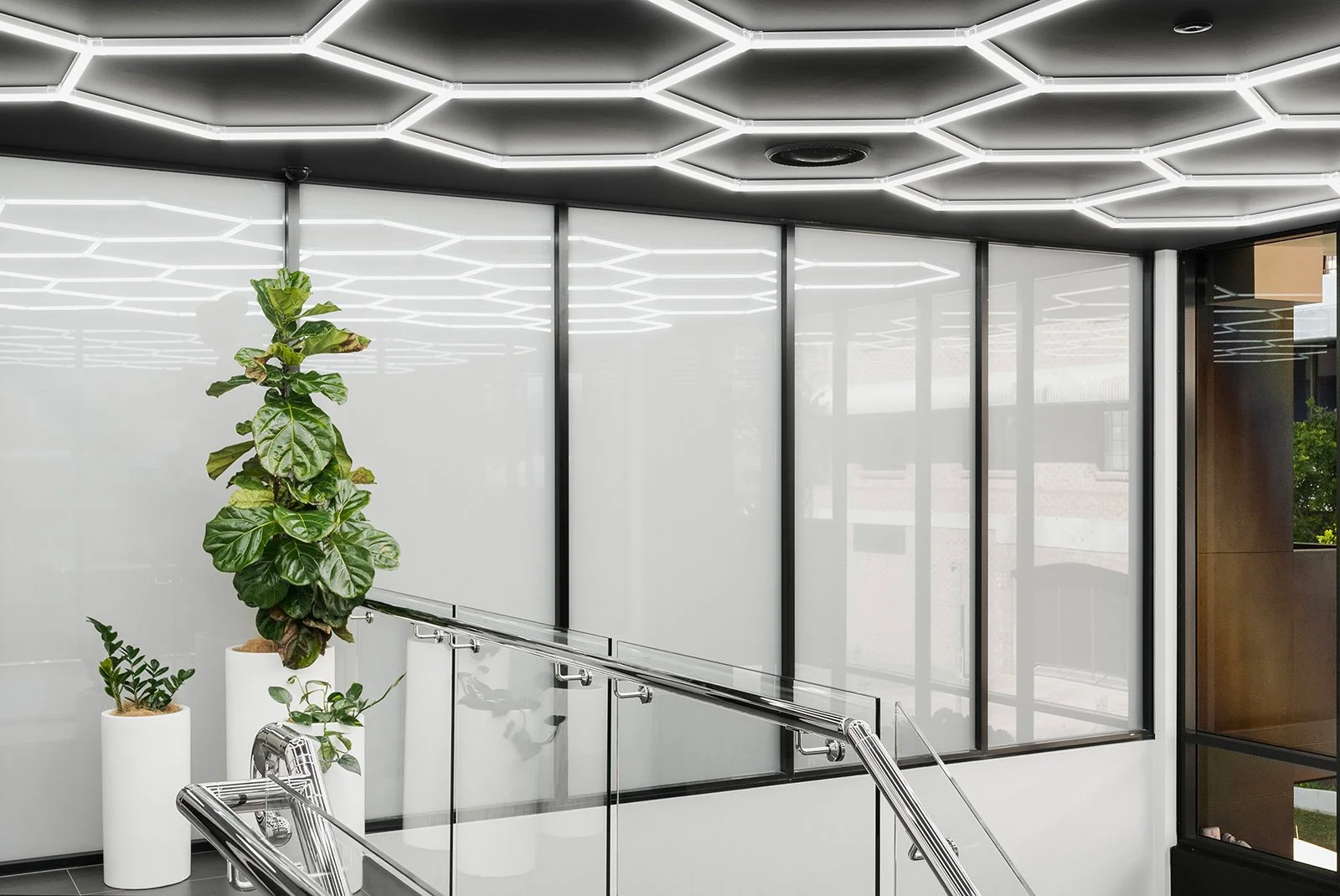 COMMERCIAL_Switch-Glass-Office-Panels_Off.jpg