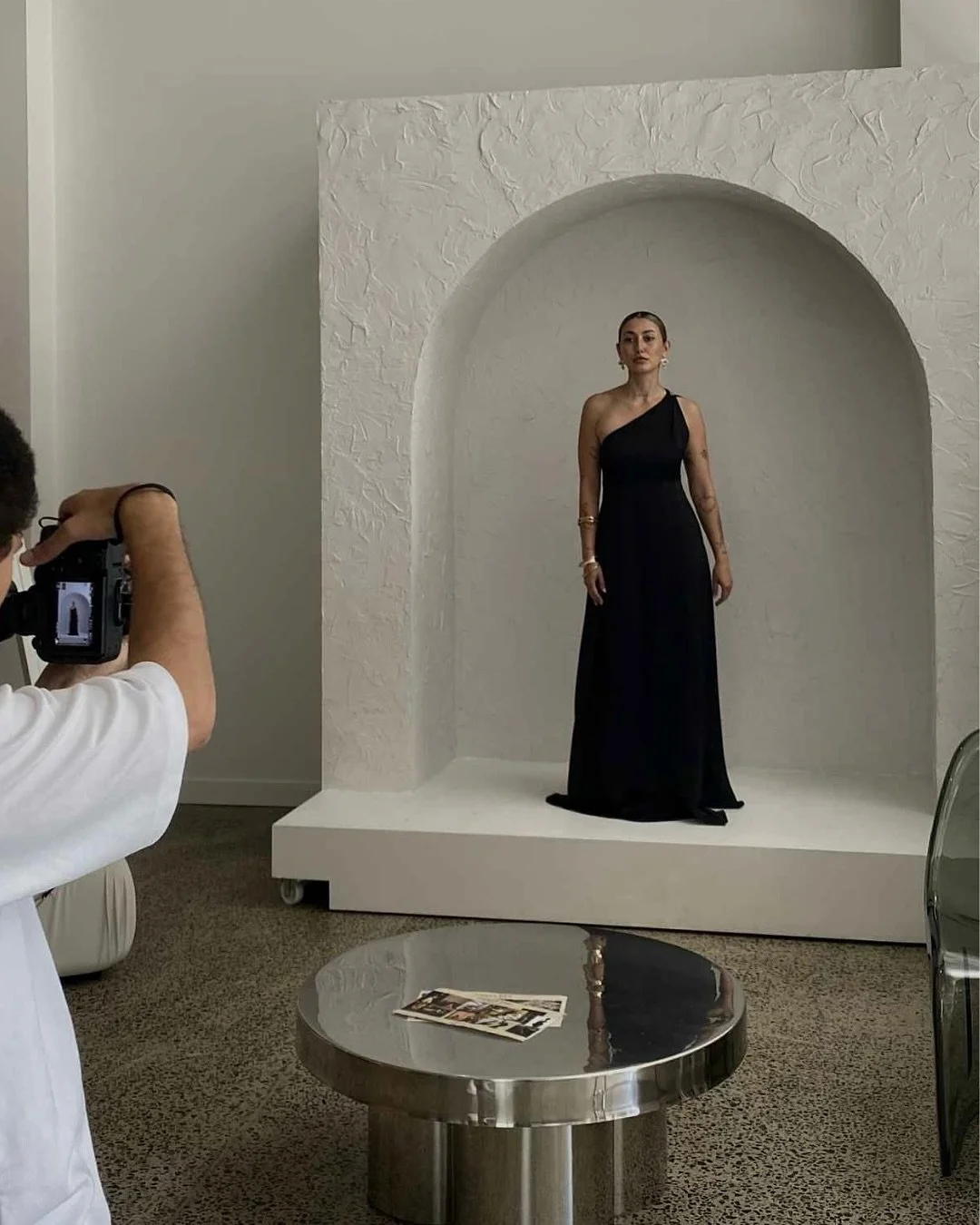 Some spaces ask for attention. Others simply hold it. Our space becomes the frame not just the back drop 

Gorgeous pieces by @delunathelabel 🖤🪽

#brisbane #photography #photographystudio