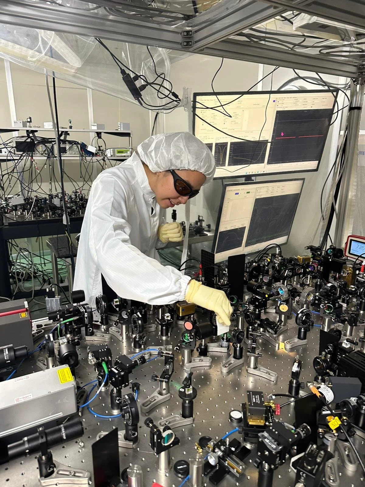 Master student Emily Mazalevskis working on an optical experiment at the Institute of Science Tokyo during her visit in 2026