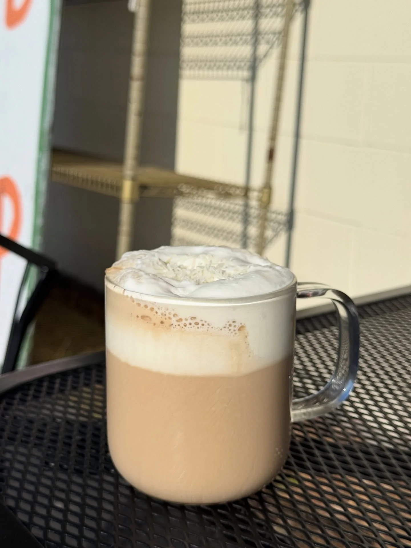 ☕✨ Start your morning the smooth way.
Our&nbsp;Latte with Coconut Cream Cold Foam&nbsp;is rich, silky, and just the right touch of tropical sweetness. Perfect for cozy mornings in Anacortes. 🌿🥥