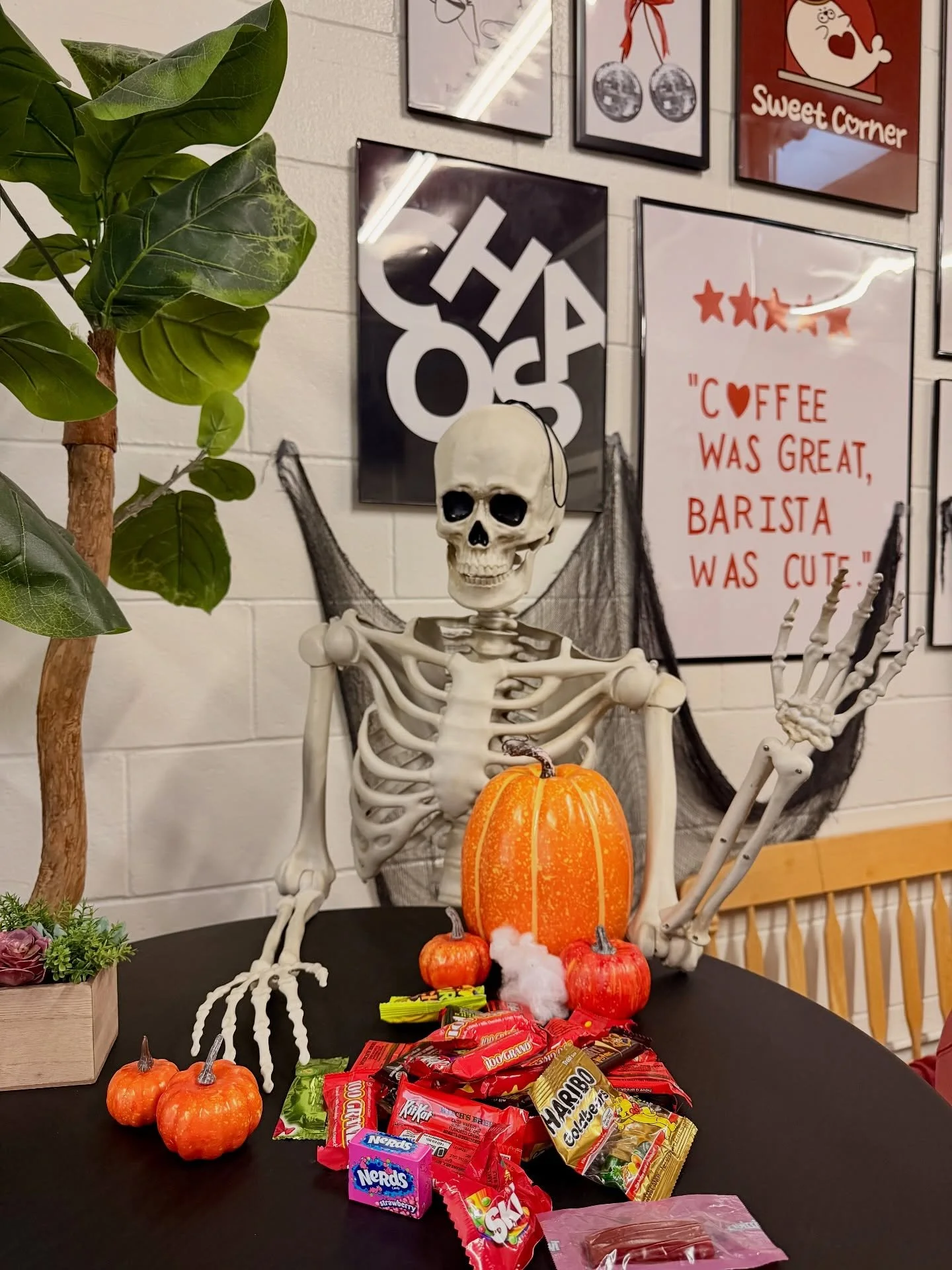 It&rsquo;s a rainy Halloween night, but the treats are waiting! 🎃💜
Stop by Sweet Corner for free candy or get a free topping with your favorite drink! 🍬🧋
We&rsquo;re open till 8 PM &mdash; don&rsquo;t ghost us! 👻