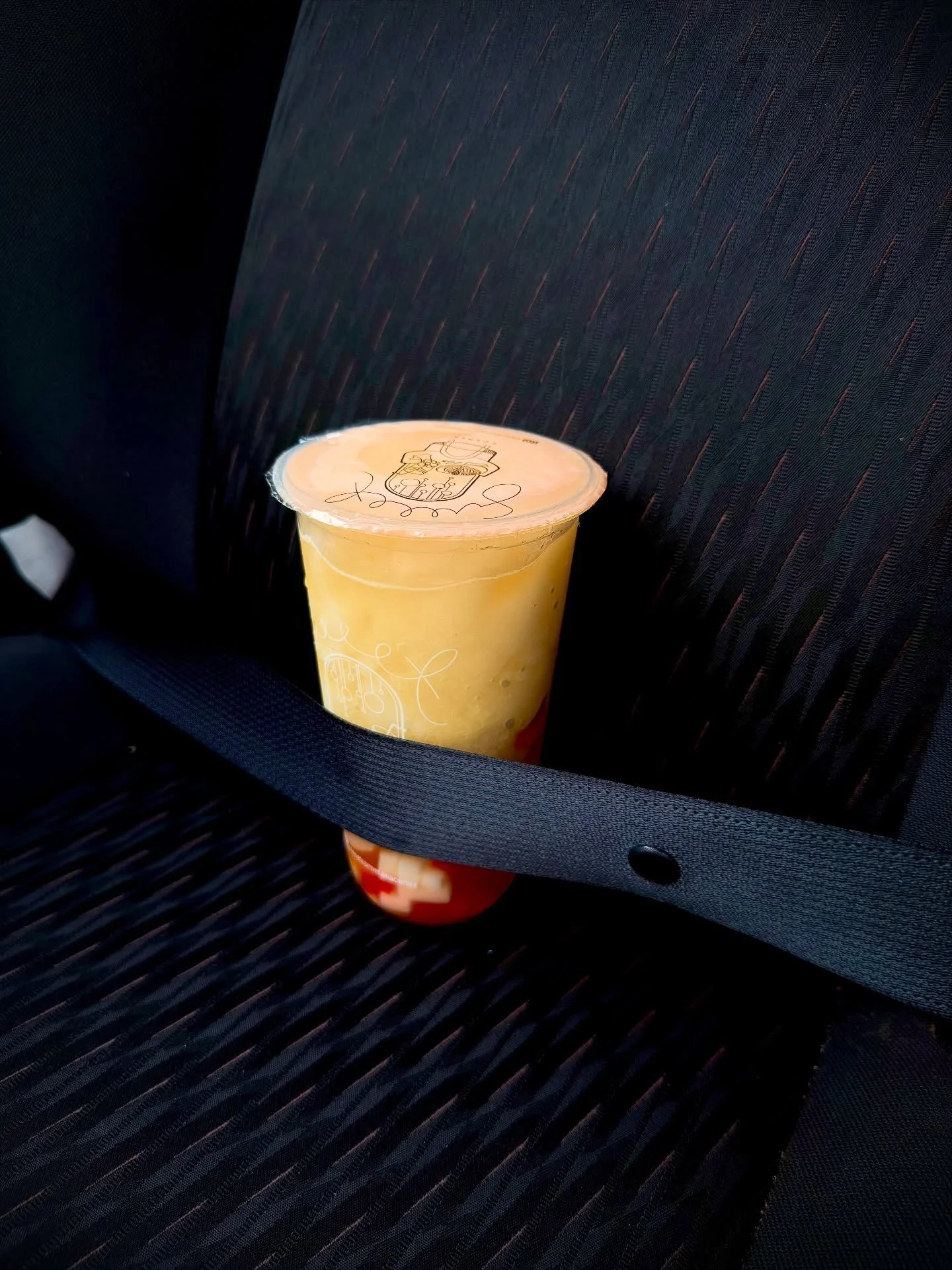 Fasten your seatbelt&hellip; we&rsquo;re heading into spring 🌸🚗☀️
Sweet Corner is coming with you 🧋💜