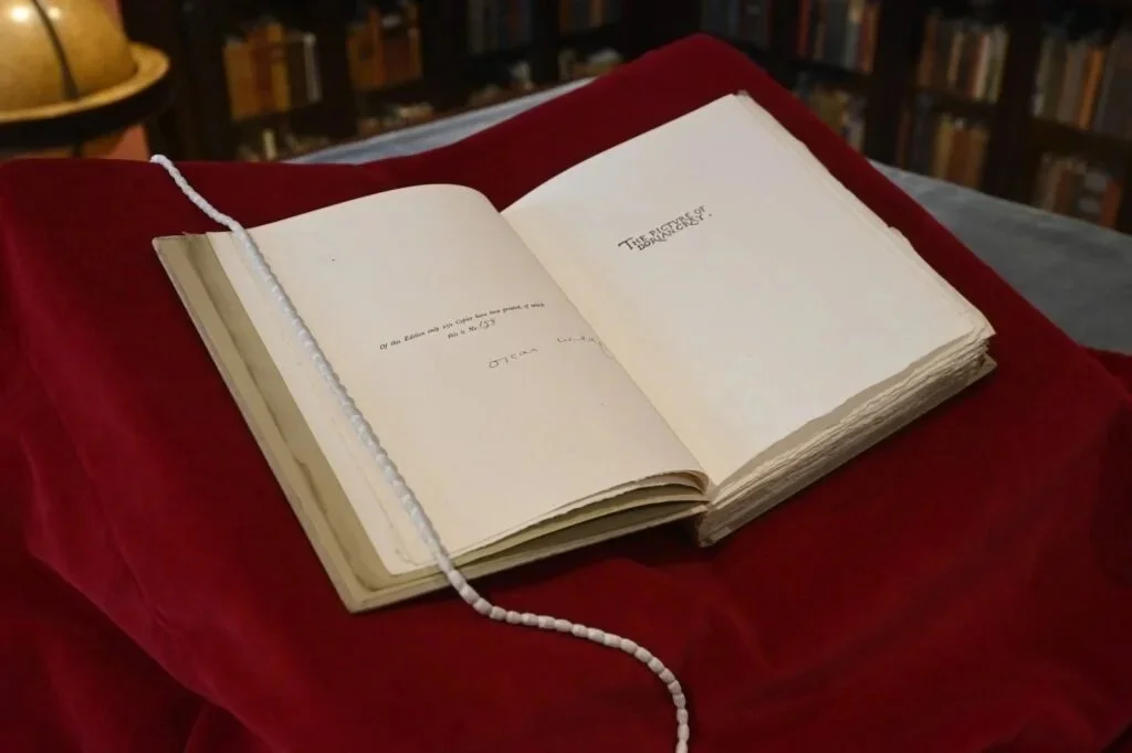 Behind the Bookcase Tour | Oscar Wilde: Shadows Beneath the Spotlight | In-Person