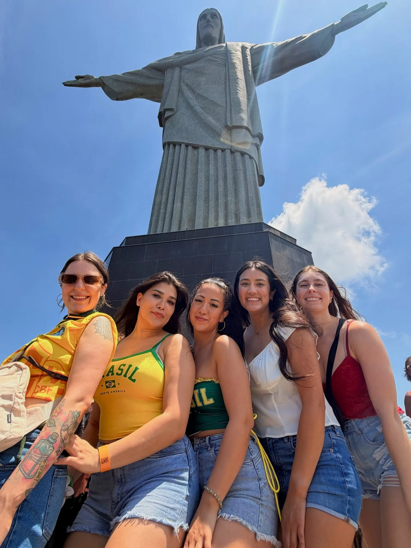 our first day in rio !!! 🇧🇷🇧🇷🇧🇷 sugarloaf mountain, christ the redeemer then a cheeky little samba class &amp; iconic pink night wearing pink for galentine&rsquo;s day &amp; FFS 🥹 we are officially ready for the sambadrone with the gals!!! 

i