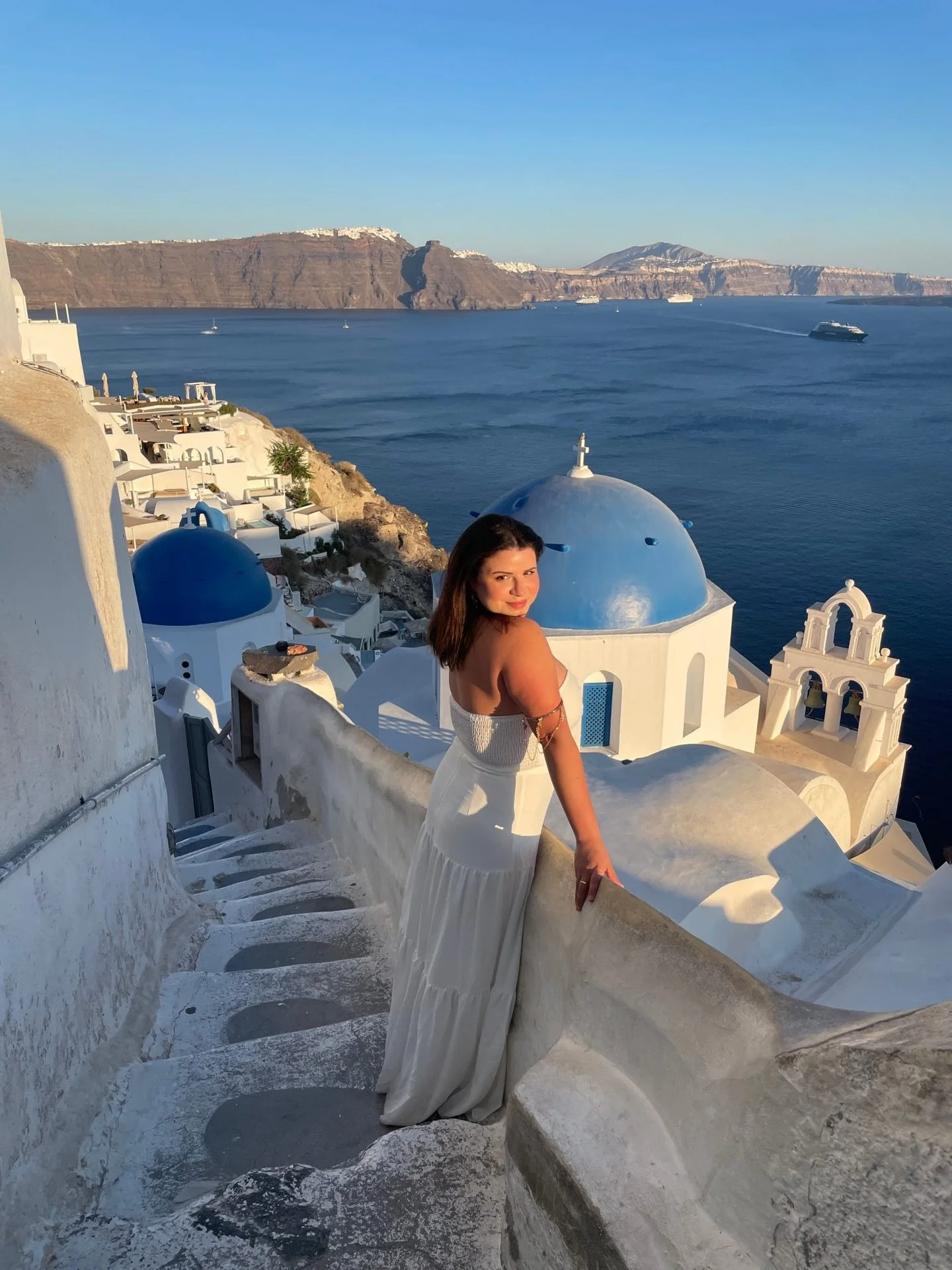 SAY HI TO MARI WHO TRAVELLED WITH @femalesflyingsolo LAST YEAR TO GREECE😍👋

My name is Mari 👋 I&rsquo;m Venezuelan and I currently live in Seattle, Washington 🇻🇪🇺🇸 I travelled to Greece with FFS last year🇬🇷

I was surprised with how amazing 