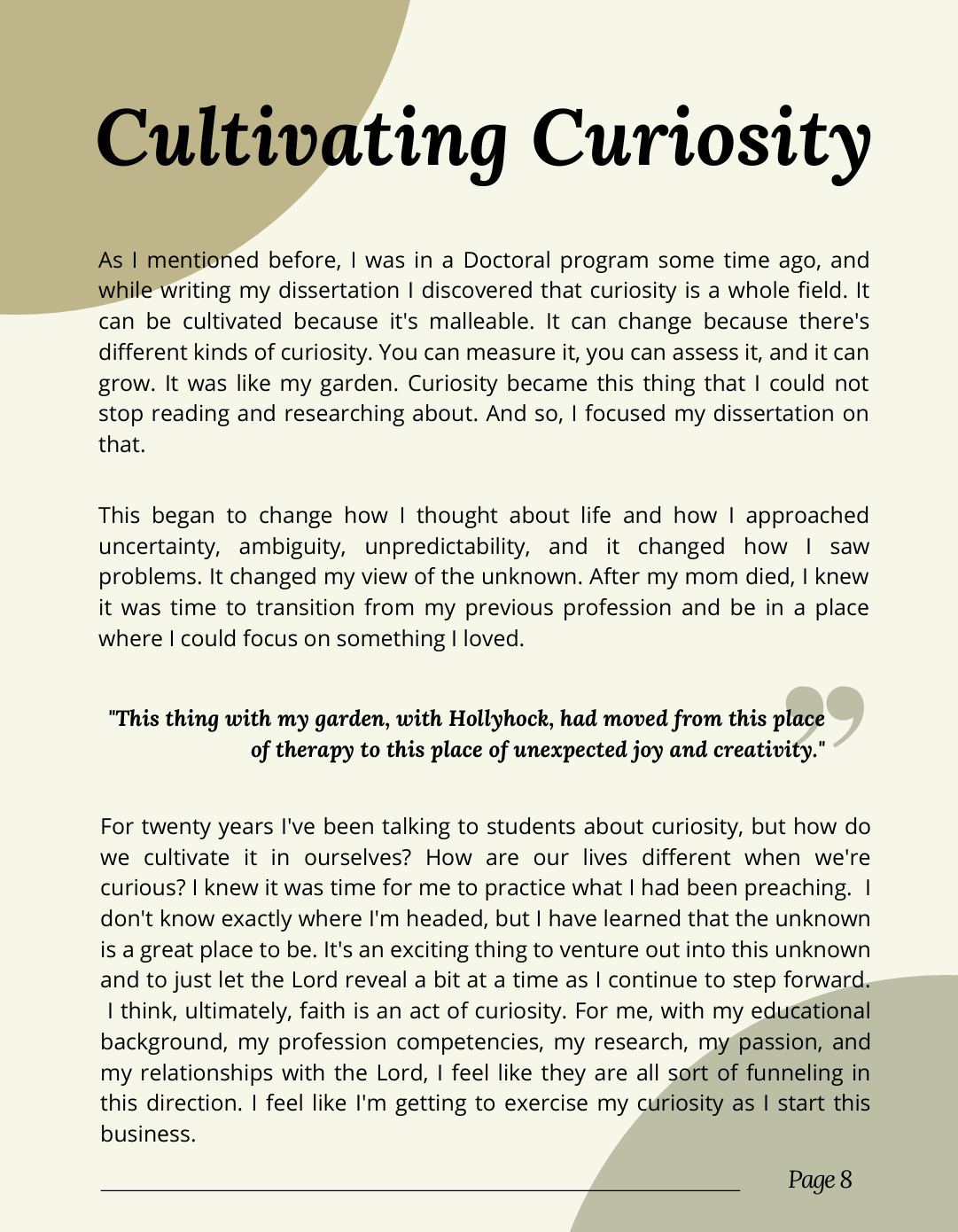 Texto con título 'Cultivating Curiosity' en una página del documento, acompañado de texto en español sobre la curiosidad y su impacto en la vida y la profesión, con un diseño de fondo en colores suaves y un párrafo destacado en cursiva.