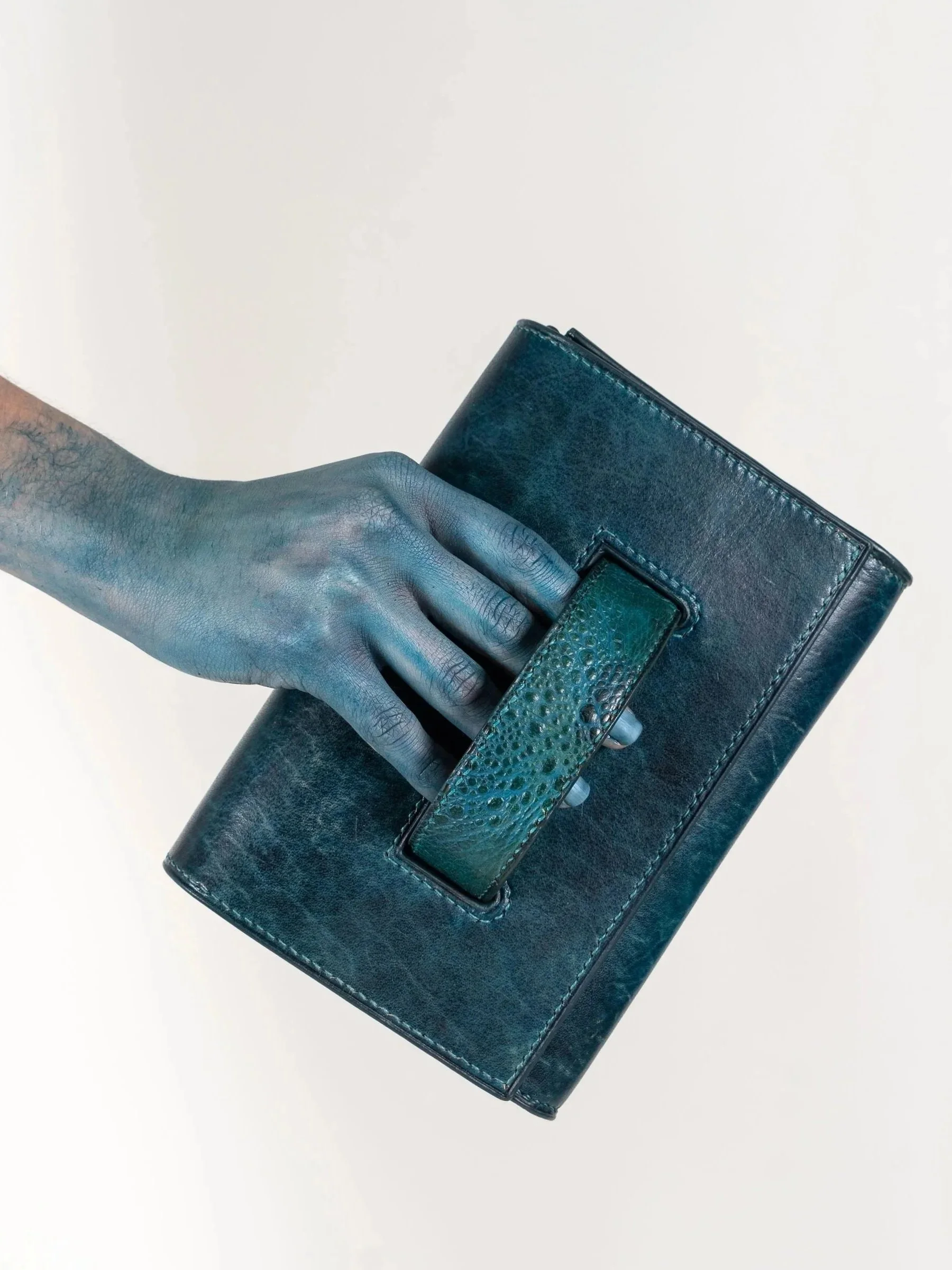 Kattasche_Clutch_Ocean_Hand_HR.jpg