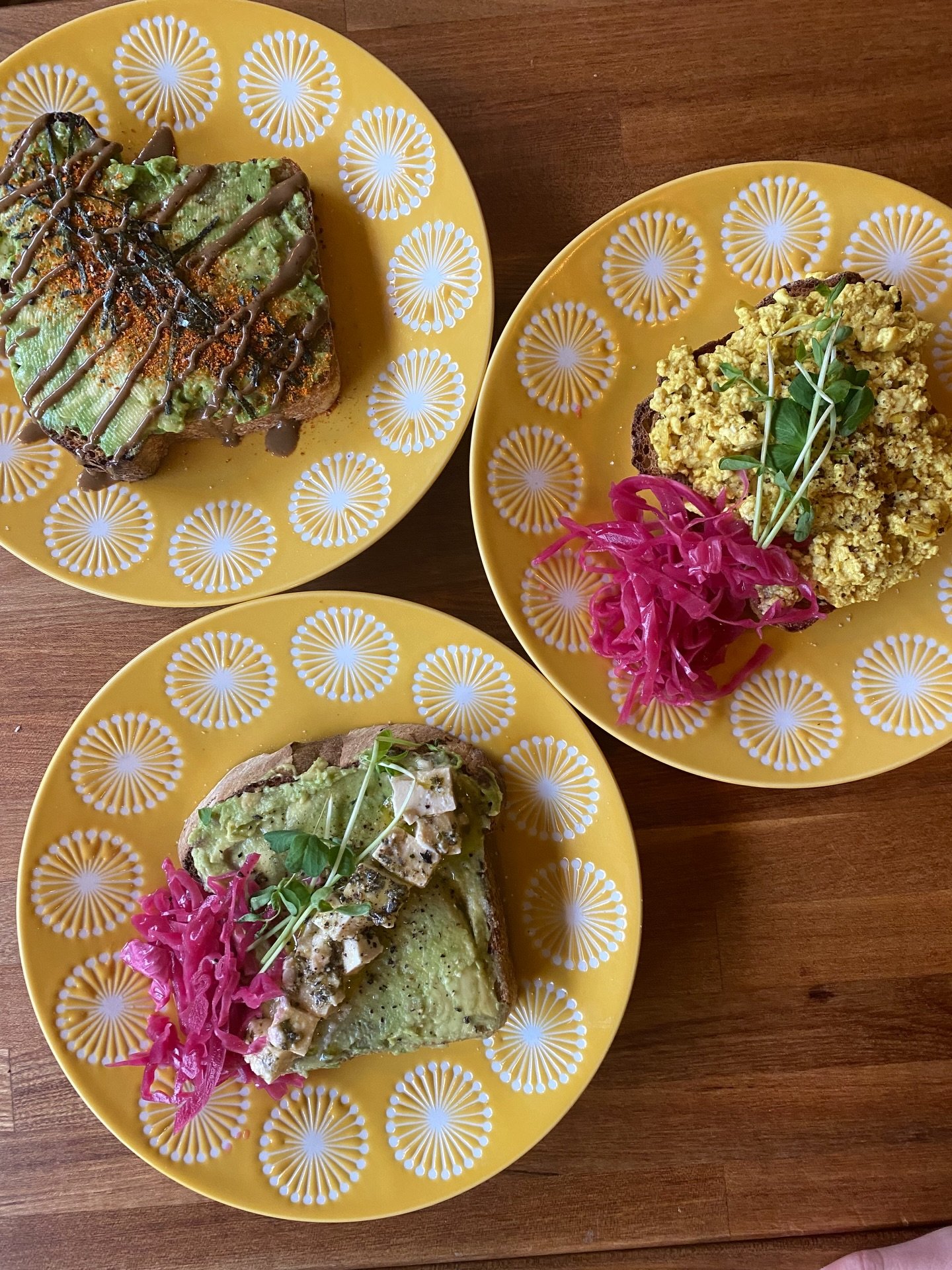 オプン木曜〜日曜日です 👋🏼 ☕️ All day breakfast at Shizen Cafe until Sunday April 12th🫰🏼 CAFE OPEN 7am-2pm Thursday-Sunday this week before we close for spring-back open late summer 💛
.
#nozawaonsen #breakfast #japan
