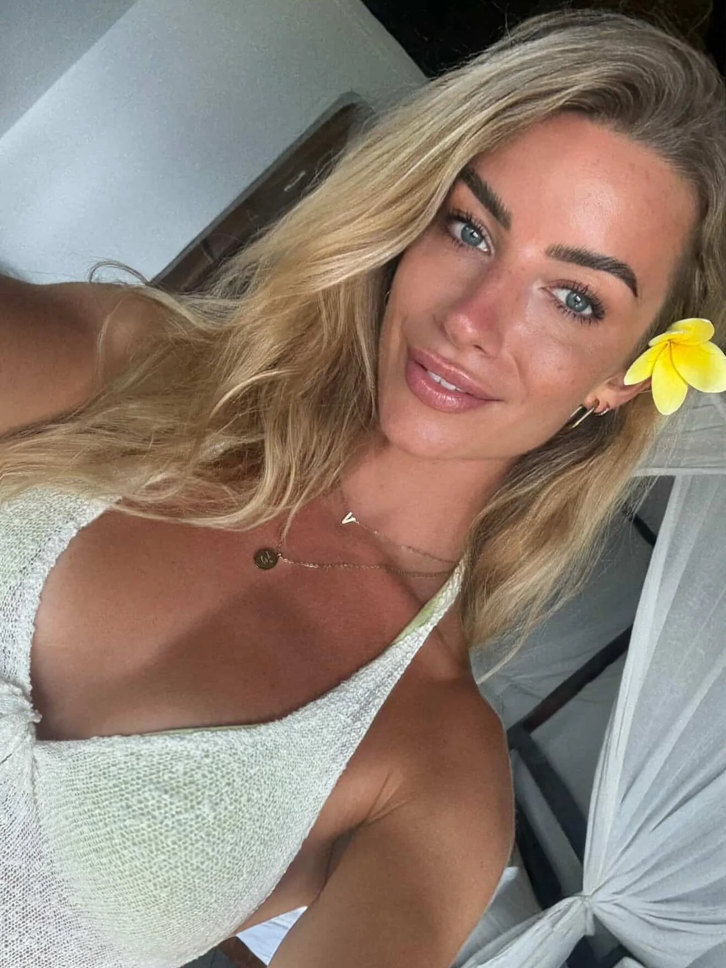 My beautiful client @leoniewilhelmi showing off her fresh Brow Lamination &amp; Lash Lift in Bali 🐚👙🌊

Absolutely stunning is an understatement 😍