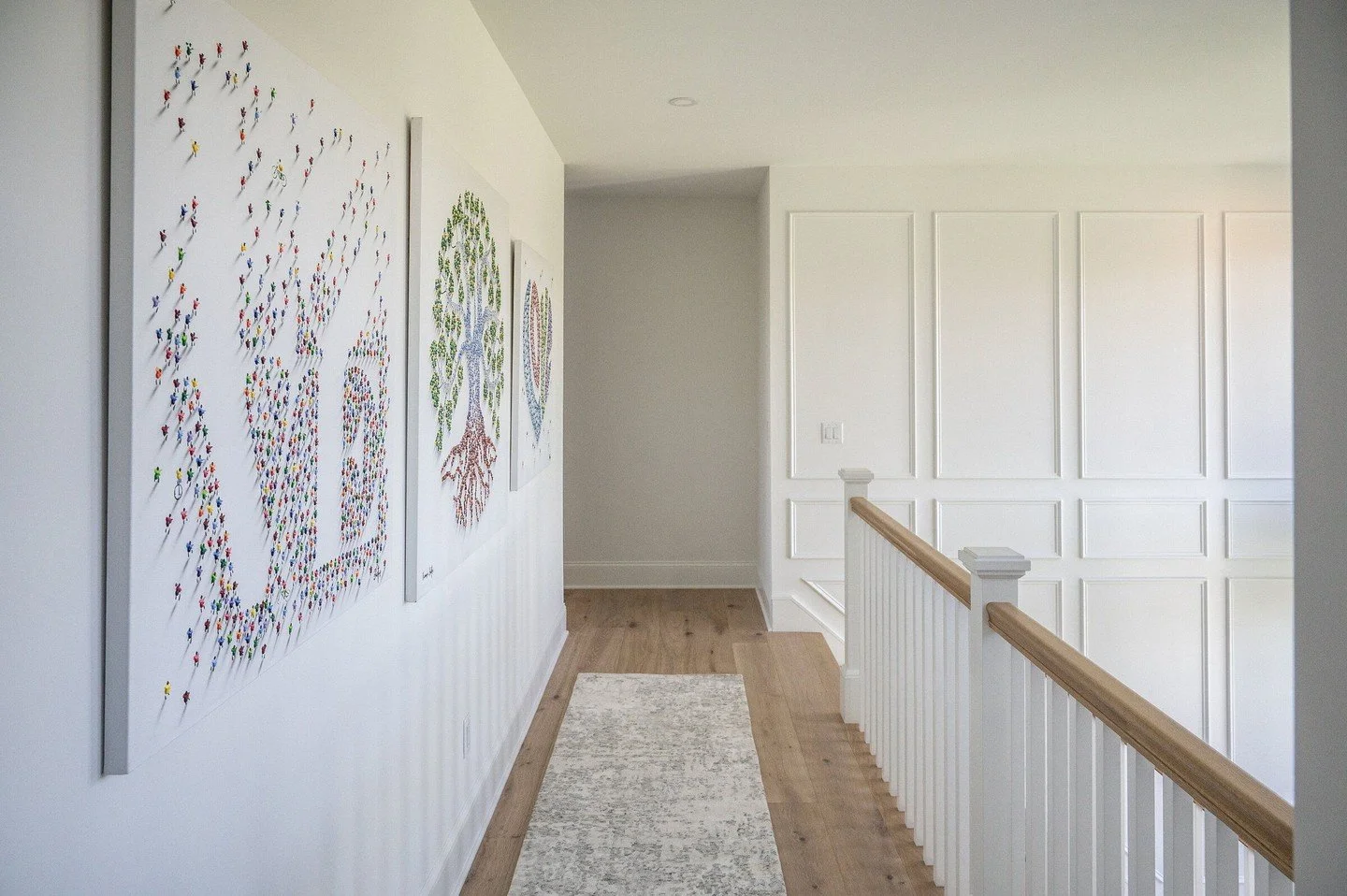 Starting the new year with a clean, quiet moment of impact. This landing installation pairs crisp architecture and natural light with the graphic energy of Francisco Bartus, creating a gallery-like transition space that feels intentional from every a