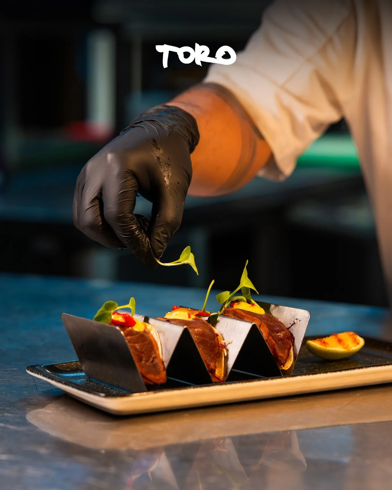 We feel like it&rsquo;s time to introduce you to our Tuna Tostadas... our new addiction 👀 Come and try them tonight!

On pense qu&rsquo;il est temps de vous pr&eacute;senter nos Tostadas au thon... notre nouvelle addiction 👀 Venez les go&ucirc;ter 