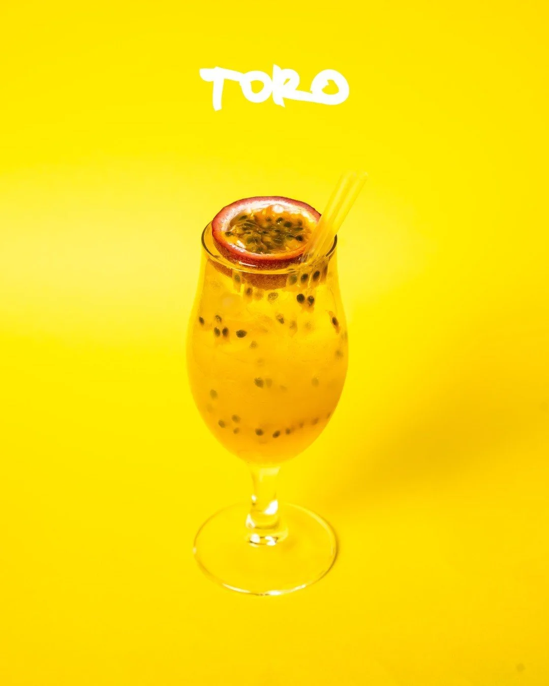 Vibrant, zesty, and ready for the dance floor. Pair this golden pour with live Latin vibes and let the evening find its tempo.

&Eacute;clat d&rsquo;agrume, &eacute;nergie pure.
Sur fond de live latin, ce golden drink r&egrave;gle le rythme jusqu&rsq