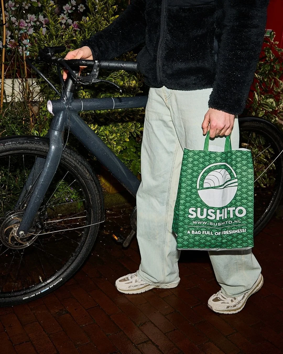 Had a long day at work? 🏃&zwj;♂️ Don&rsquo;t stress about dinner. Grab a Sushito on your way home. No cooking, no mess, just a bowl full of fresh flavor.

Quick. Easy. Tasty. That&rsquo;s the vibe.

#sushito #grabandgo #workdayfuel #freshfix