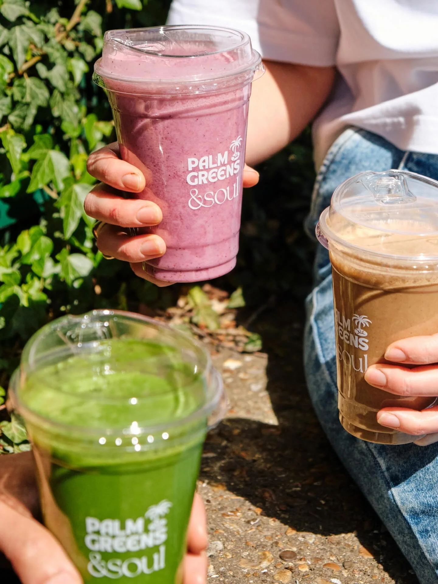 Stepping into this sunny Monday feeling fresh @palmgreens 🌴