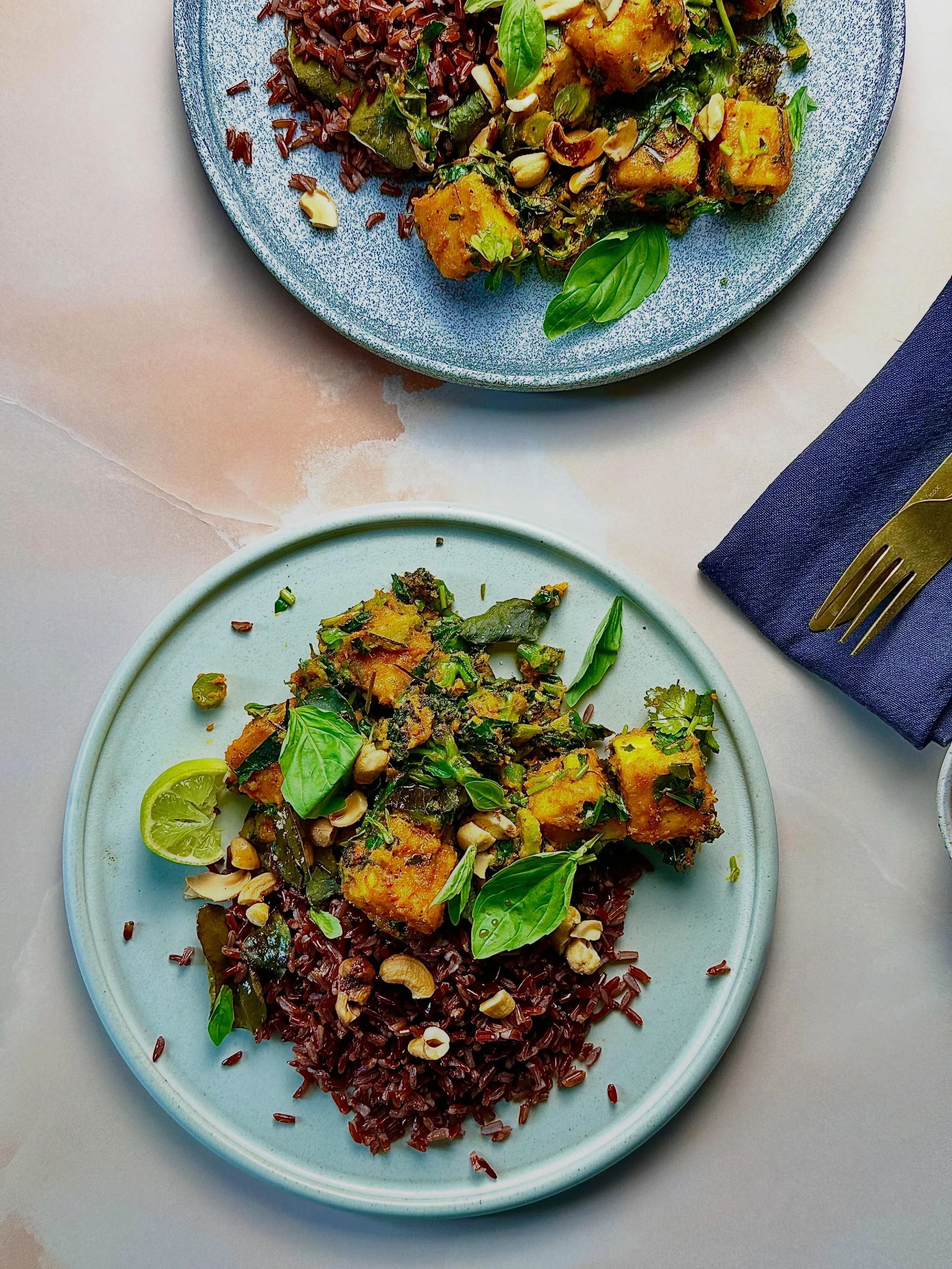 DRY TURMERIC TOFU CURRY | A recipe by @kalicooking 

Returning to the Palm Greens feed will be more recipes! 

Starting with revisiting this delightful dish. 
A bright and flavourful but deeply satisfying and nourishing dry curry, served here with re
