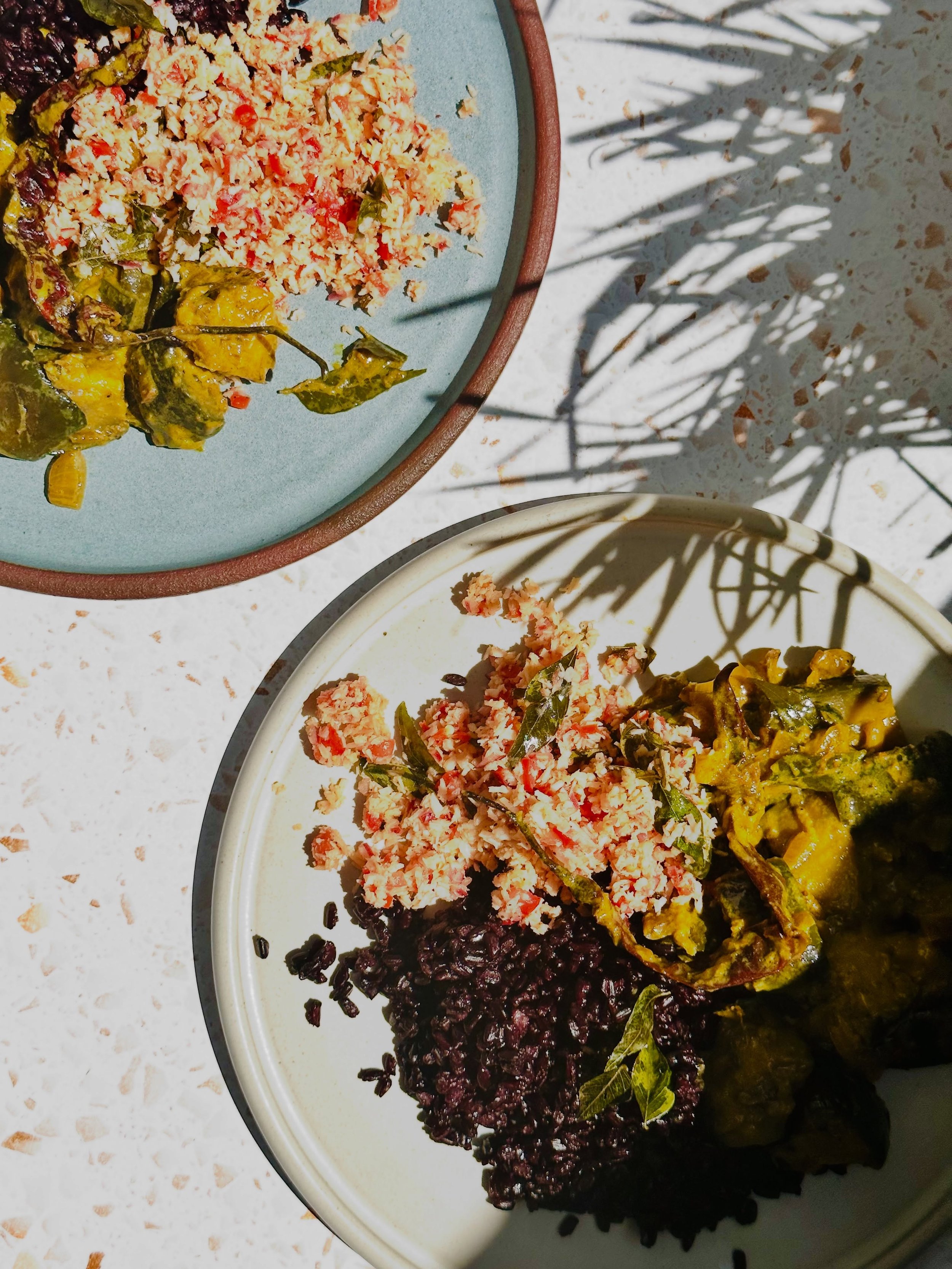 SUNDAY NIGHT RECIPE | 
AUBERGINE CURRY ~ Sri Lankan style 

I love the flavours of the Sri Lanka, this is an old favourite recipe of mine. Fresh &amp; punchy, extremely satisfying. Something for the week ahead. Recipe in stories &amp; on @kalicooking