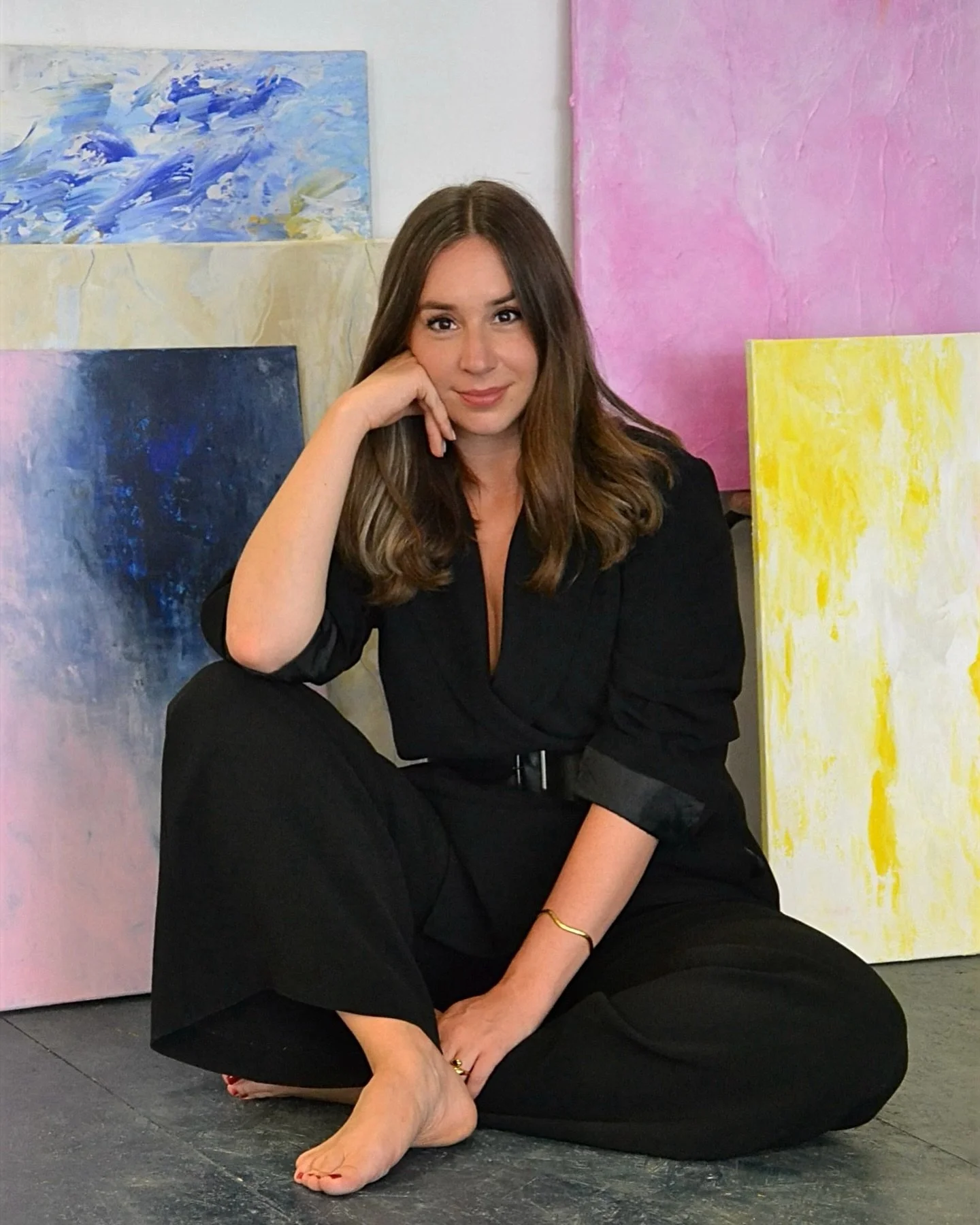 Oh hi, this is me. Glad you found your way into my creative universe. I&rsquo;m excited for what&rsquo;s to come - bring it on! 🩵✨🧚
&bull;
&bull;
&bull;
#artwork #art #artistsoninstagram #artist #artcollection #modernart #contemporary #acrylicpaint