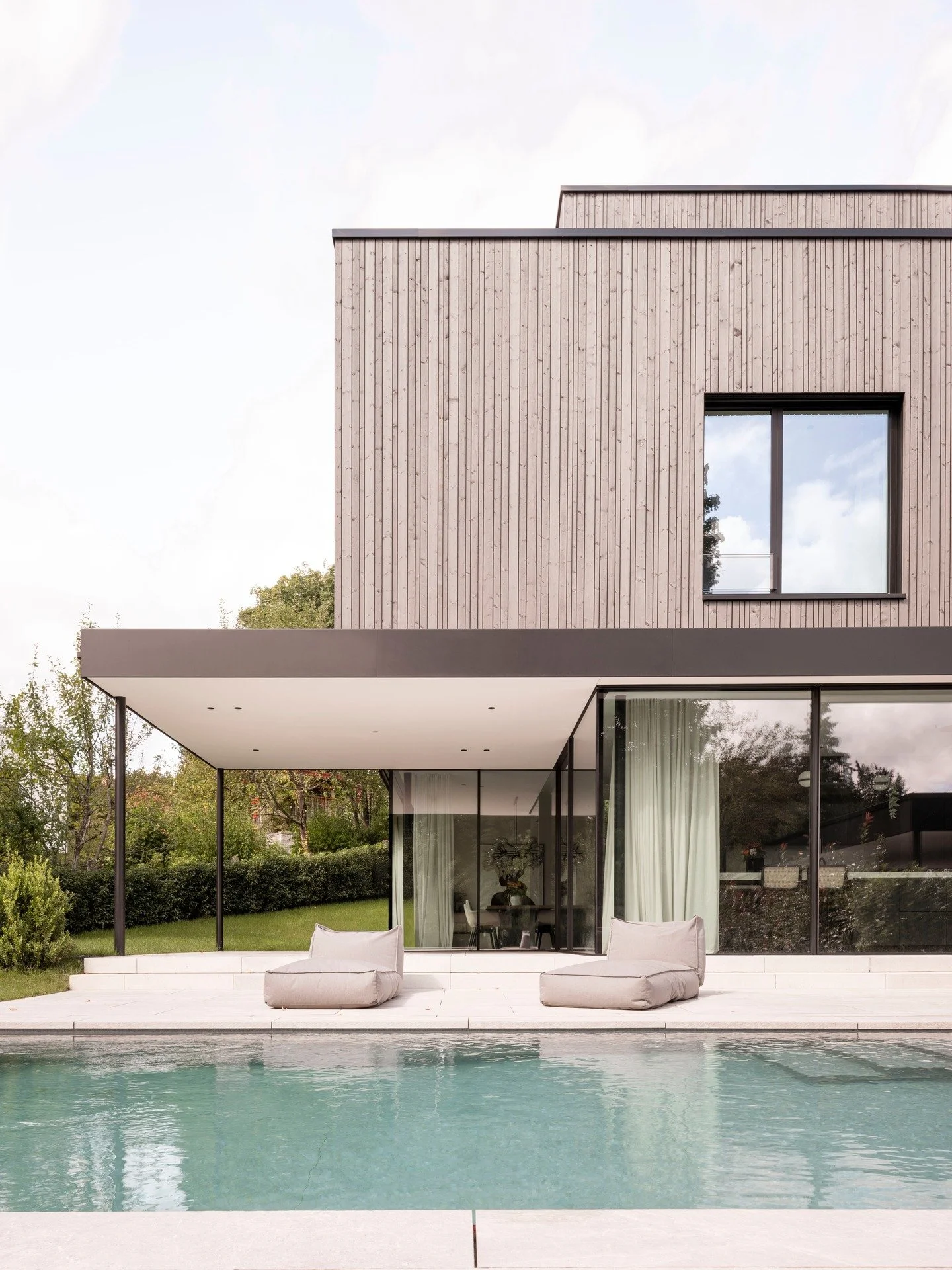 Haus H in Baierbrunn

Foto: @celiauhalde 

#jacobundspreng #architektur #architekturb&uuml;ro #architects #contemporary #concrete #splitlevel #splitlevelhouse #sichtbeton #kamin #pool #construction #baustelle #modernarchitecture #modernhome #architec