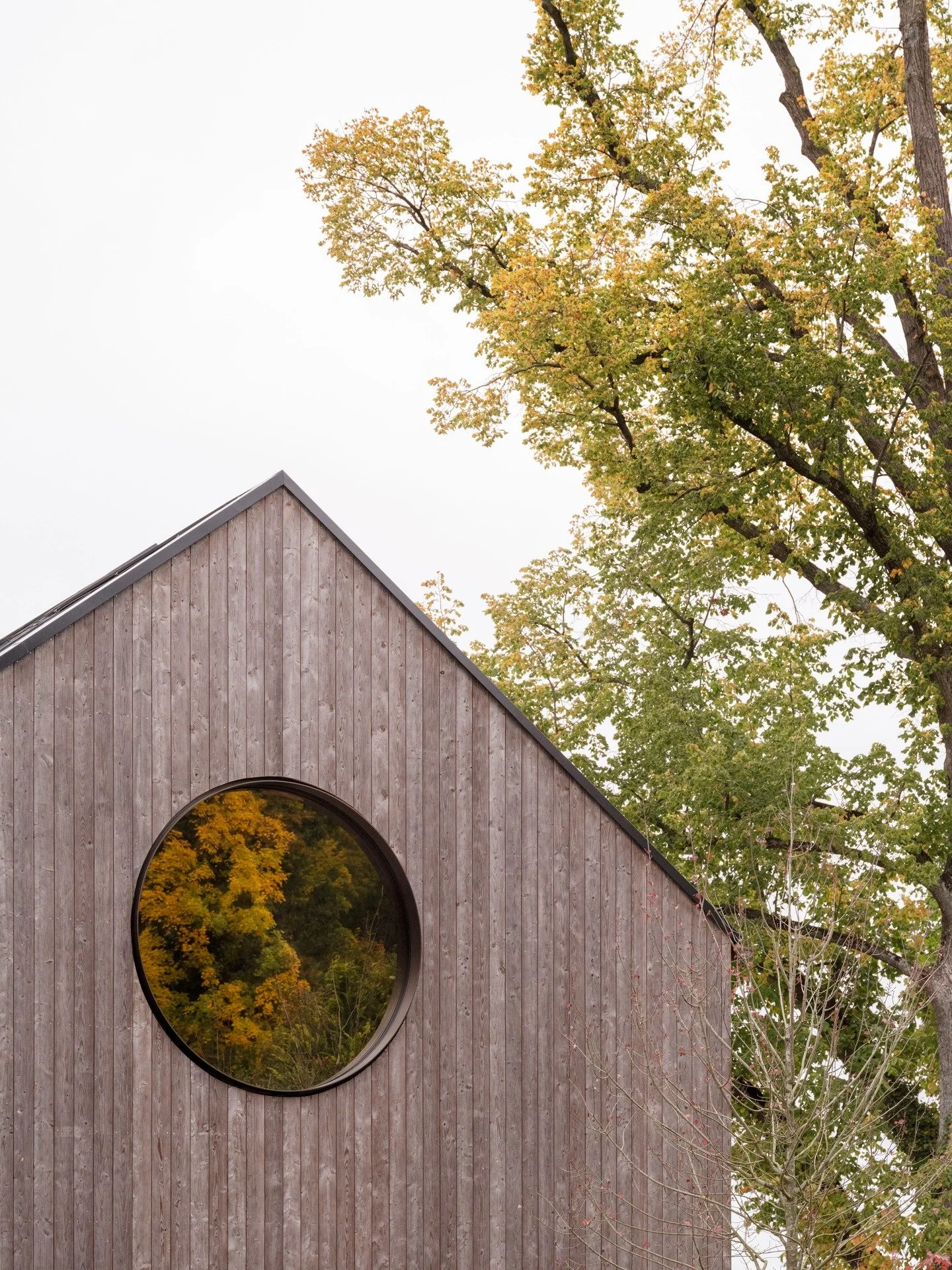 Haus L am See

Fotos: @celiauhalde

#jacobundspreng #architektur #architekturb&uuml;ro #architects #contemporary #holzfassade #kamin #hausamsee #lakehouse #construction #baustelle #modernarchitecture #modernhome #architecture #bayern #bavaria #munich