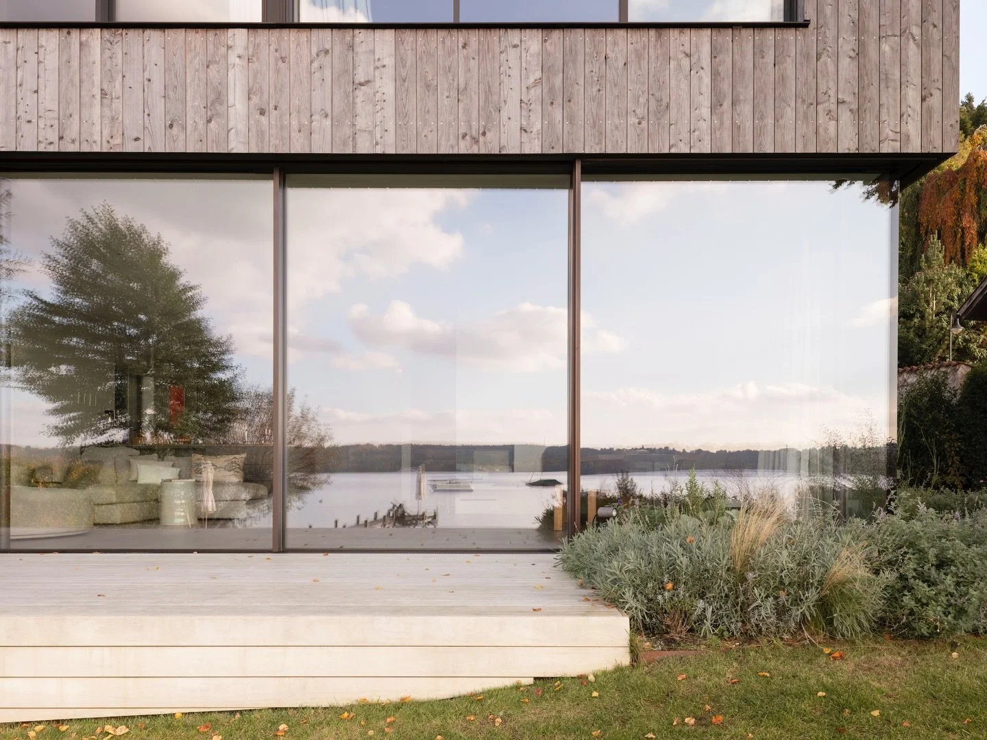 Haus L am See

Fotos: @celiauhalde

#jacobundspreng #architektur #architekturb&uuml;ro #architects #holzfassade