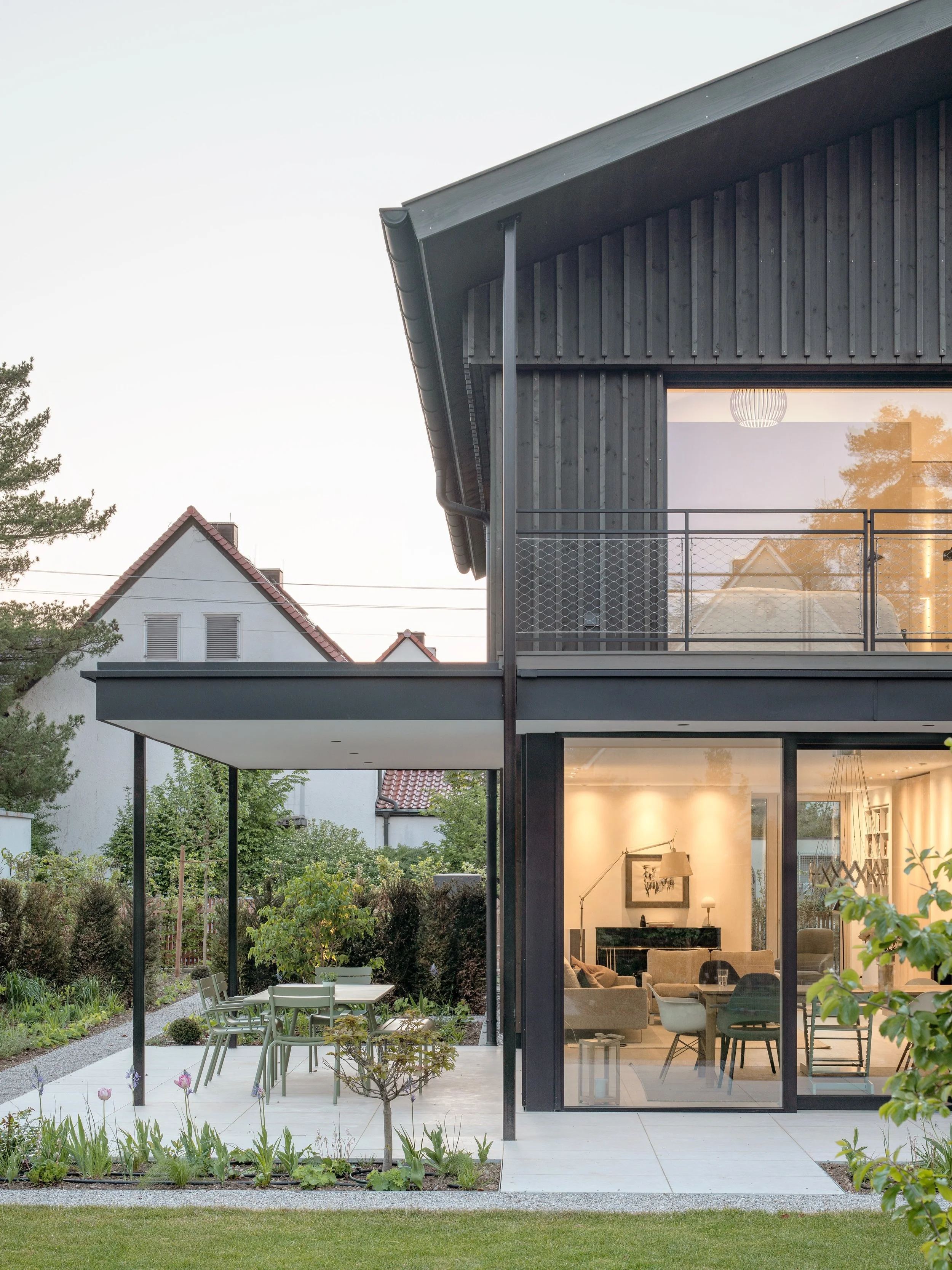 Haus H in Gr&auml;felfing 

Fotos: @jonas.bloch.photography 

LPH 1-4 HOAI - Jacob&amp;Spreng Architekten
LPH 5-8 HOAI - @gruber.haus.gmbh 

#jacobundspreng #architektur #architekturb&uuml;ro #architects #holzbau