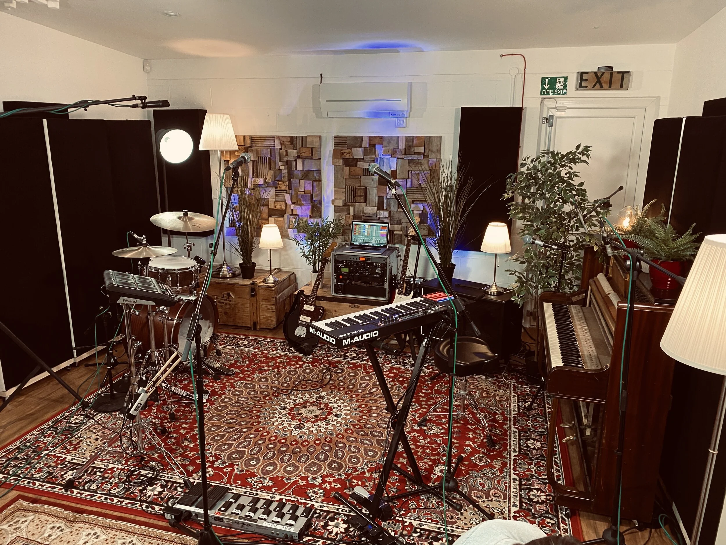 Giles Stelfox - Live, One-take Music Videos