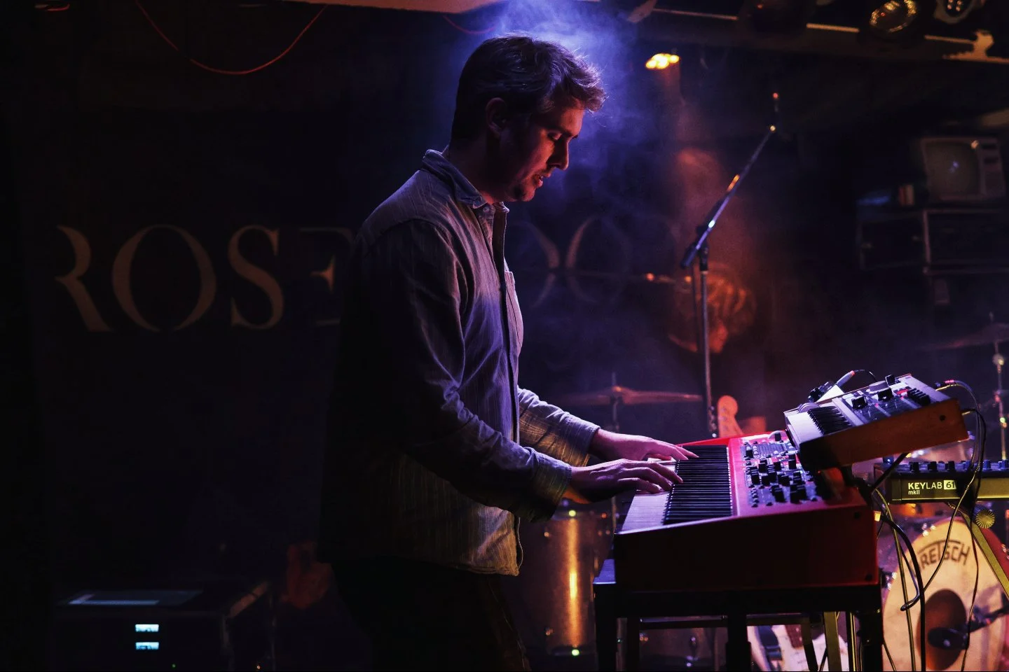 Tonight we play a 30 min set at the 7POP preshow! 

Come check us out at theater de schuur, Zevenbergen! Doors at 20:00

📸 by @dannylouws