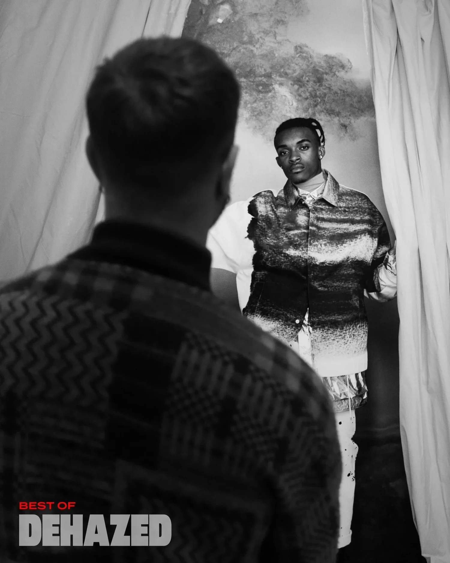 Behind the curtains ('Best of' Dehazed)