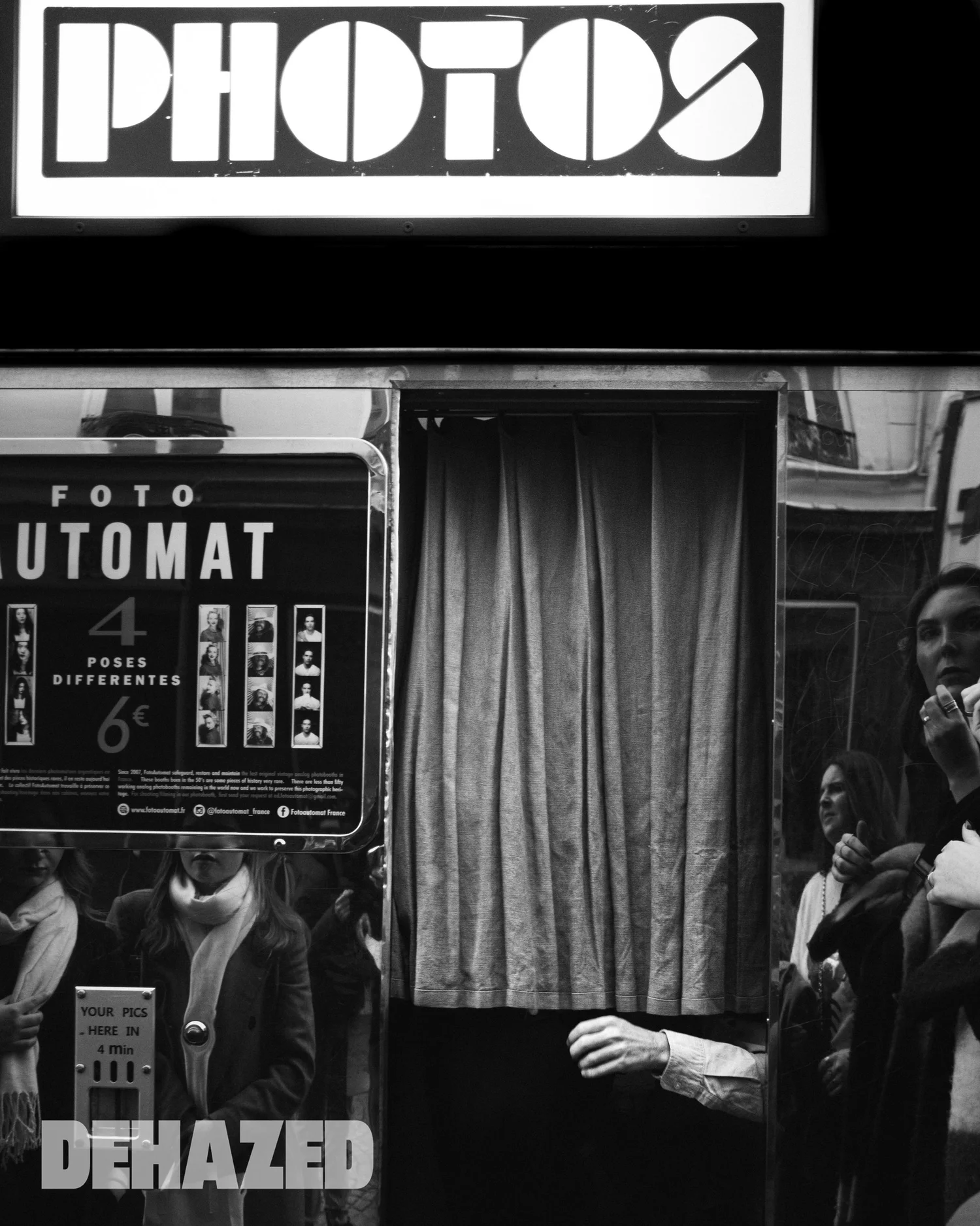 Photo booth (Dehazed)