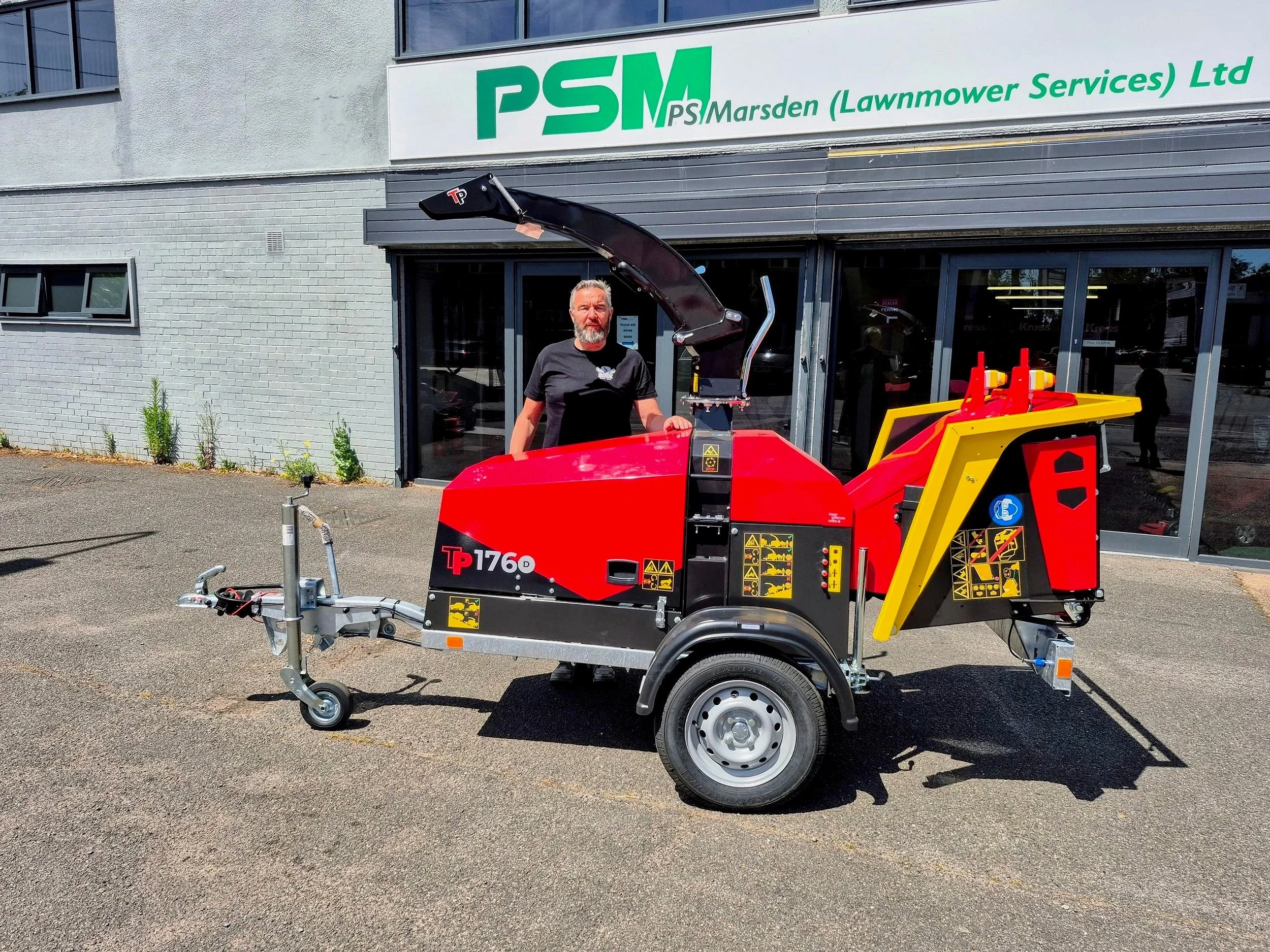Director Iain pictured with our newly brought in Linddana TP 176 Chipper - Get in touch to find out more!
