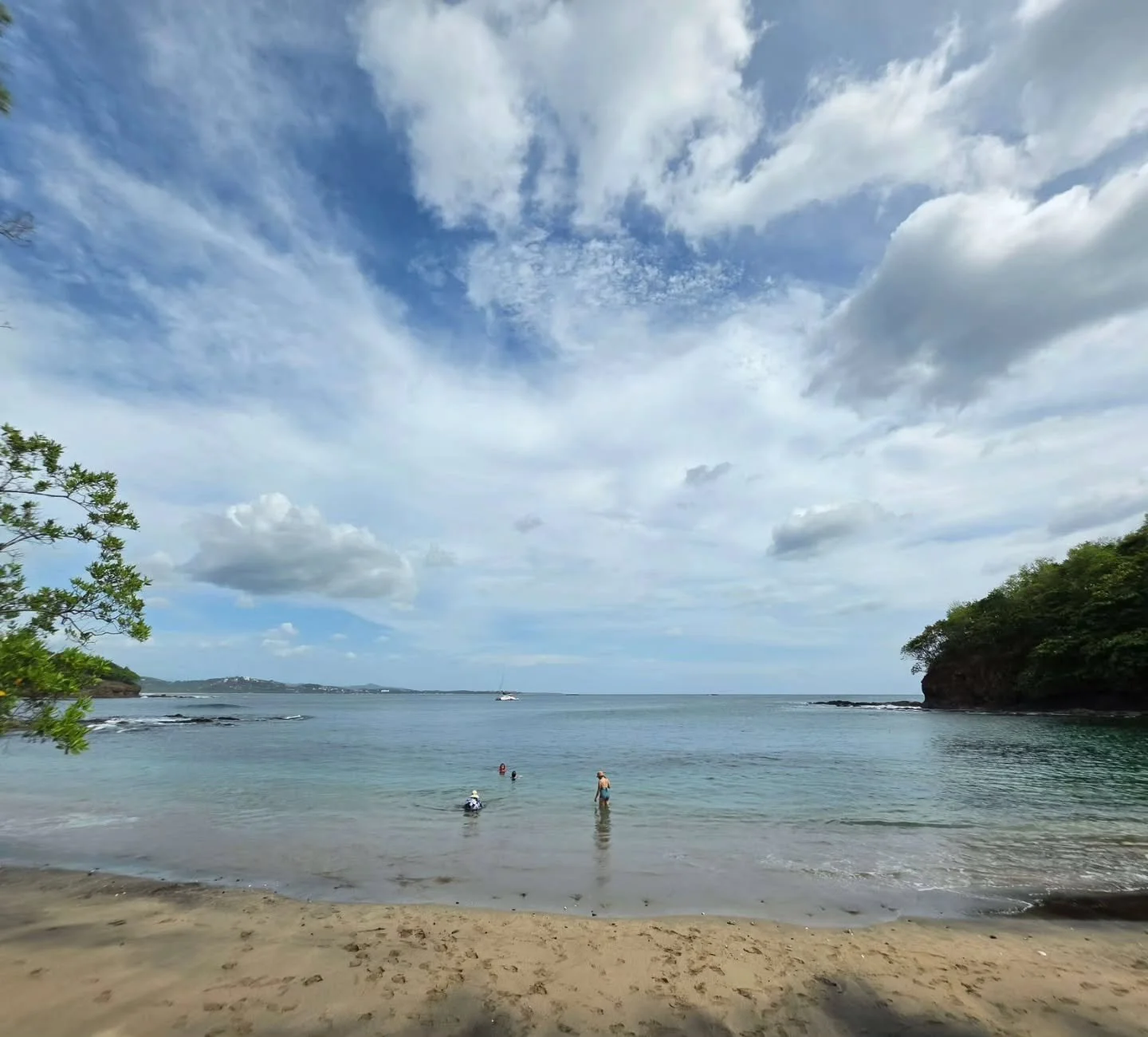 One of my favorite moments from Nature, Ritual &amp; Renewal 2026. 

During our beach weekend add-on, we spent an entire day exploring the coast of Costa Rica by catamaran.

At one point, our crew dropped us off at this beautiful, secluded beach with