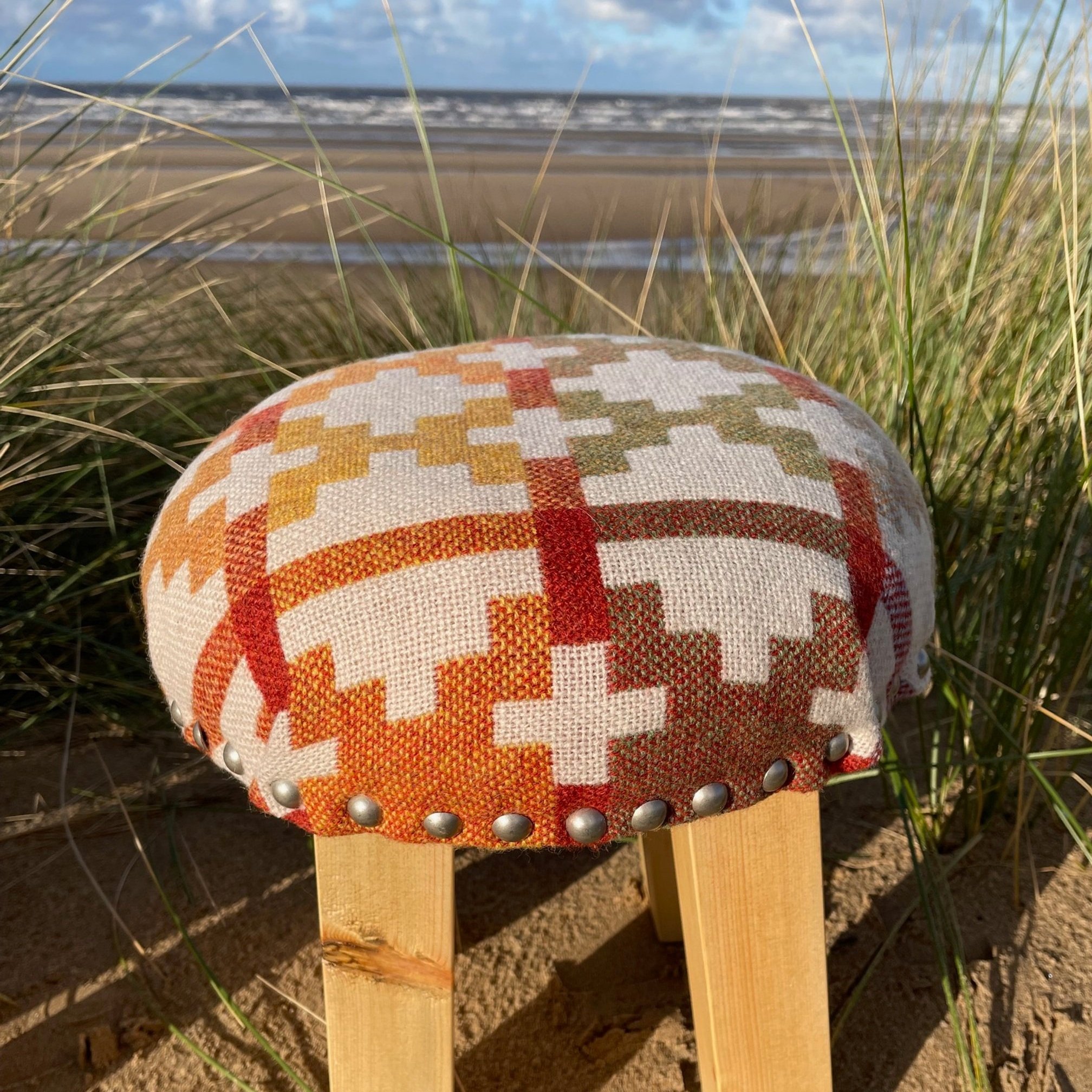 stool+godstone+dark.jpg