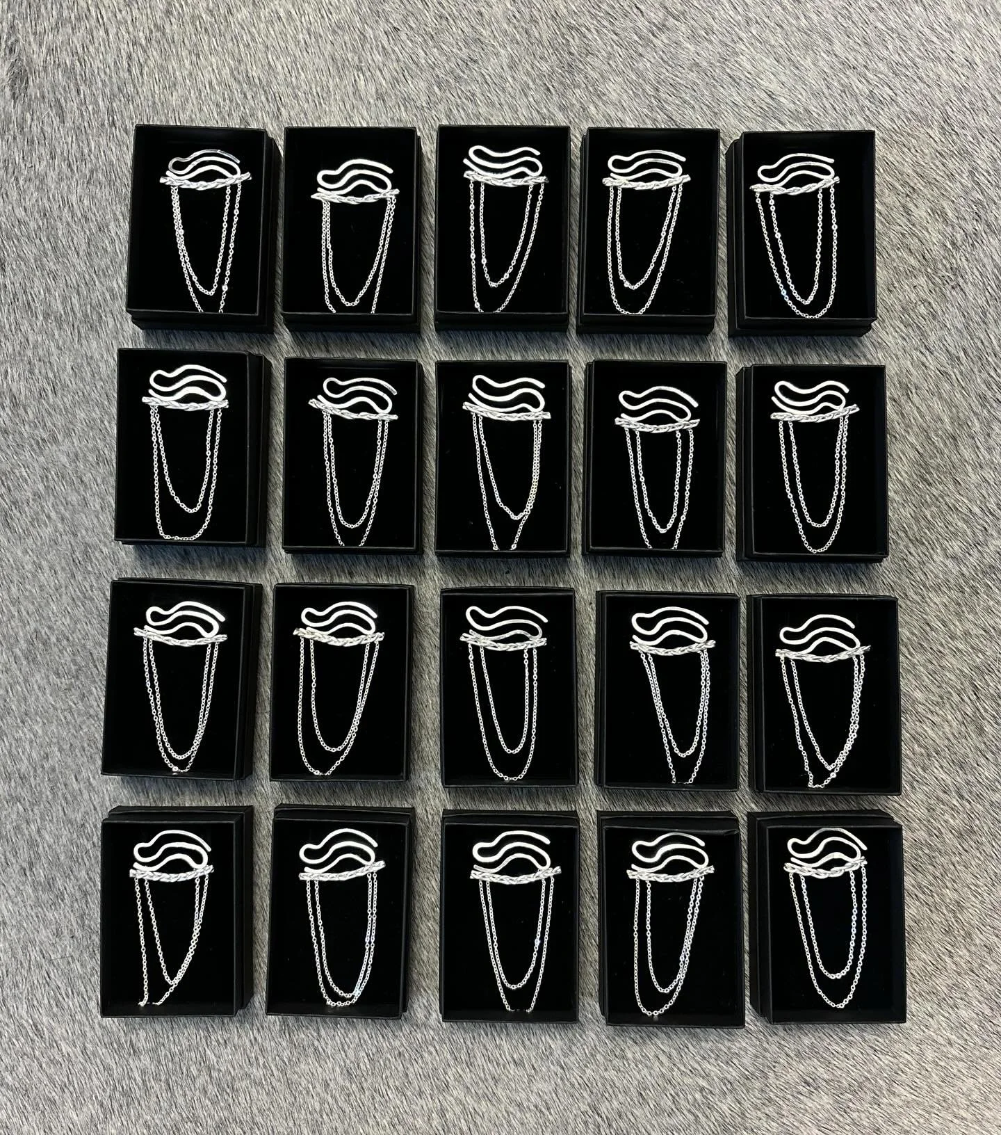 Grateful for the opportunity to design custom lapel pins for @greygoose This project was a true challenge, but I learned so much.. especially that I can bring intricate ideas to life on a tight deadline 😅
Big up to @shannonevans for choosing @r_a_v_