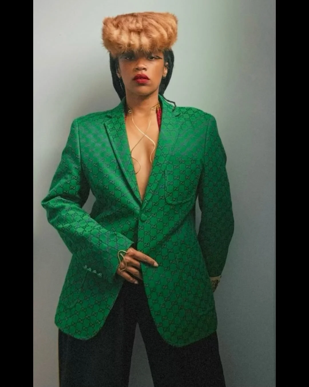 ✨ Happy Holidays ✨

&hellip;when playing in your closet turns into a whole photoshoot 😌
 
Jewelry and Style by @r_a_v_e_n_e_l_l 

We&rsquo;ll see yal some time next year 🌹

#style #design #handcrafted #jewelry #wirework jewelrybyravenell