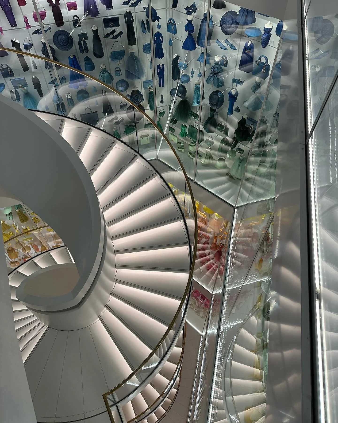 When in Paris, make sure to visit @dior at 30 Av. Montaigne. From the gorgeous store to the stunning museum La Galerie Dior, you won&rsquo;t be disappointed. The store windows (now with dolls) to the spiral staircase in the Galerie to the gorgeous fa
