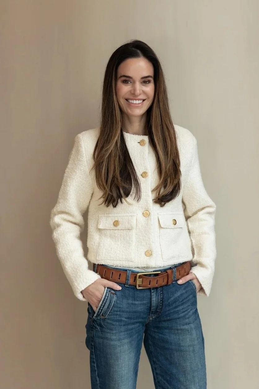 brunette in white nice top with smile