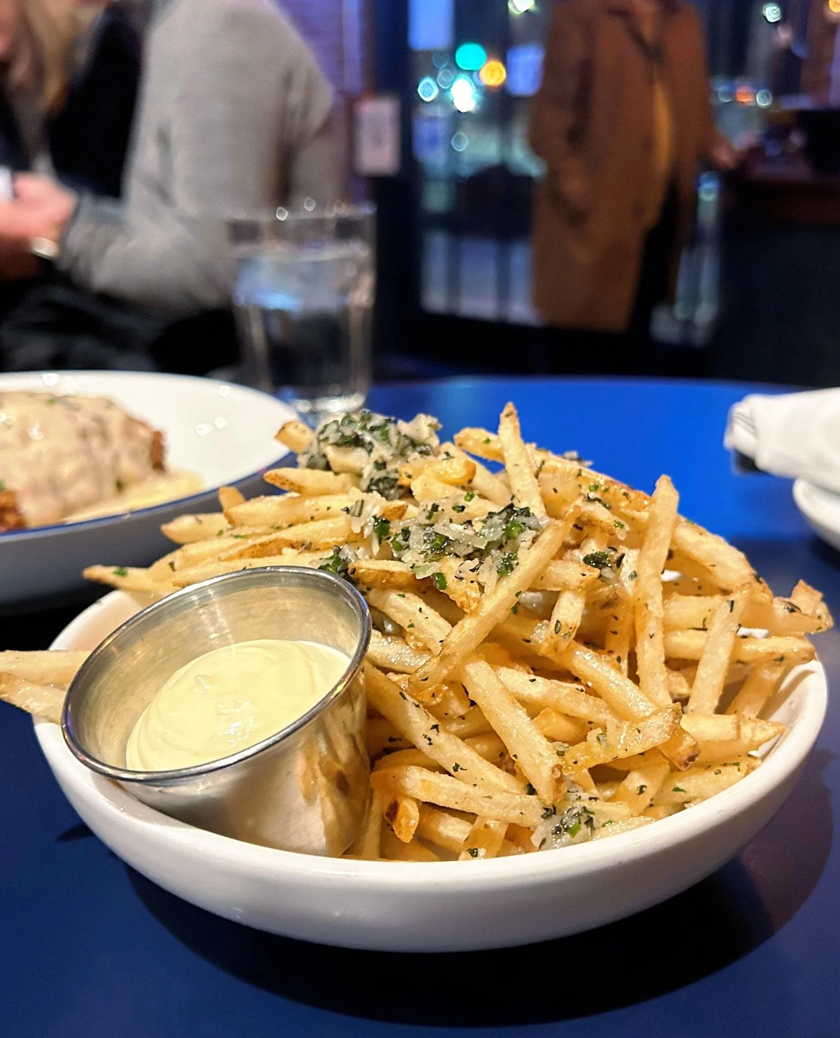 It&rsquo;s chilly outside, so you deserve to order in. Get 2 for 1 truffle fries on UberEats!⁠
⁠
⁠
#trufflefries #factoryatfranklin #finediningfranklin #franklintn⁠
⁠