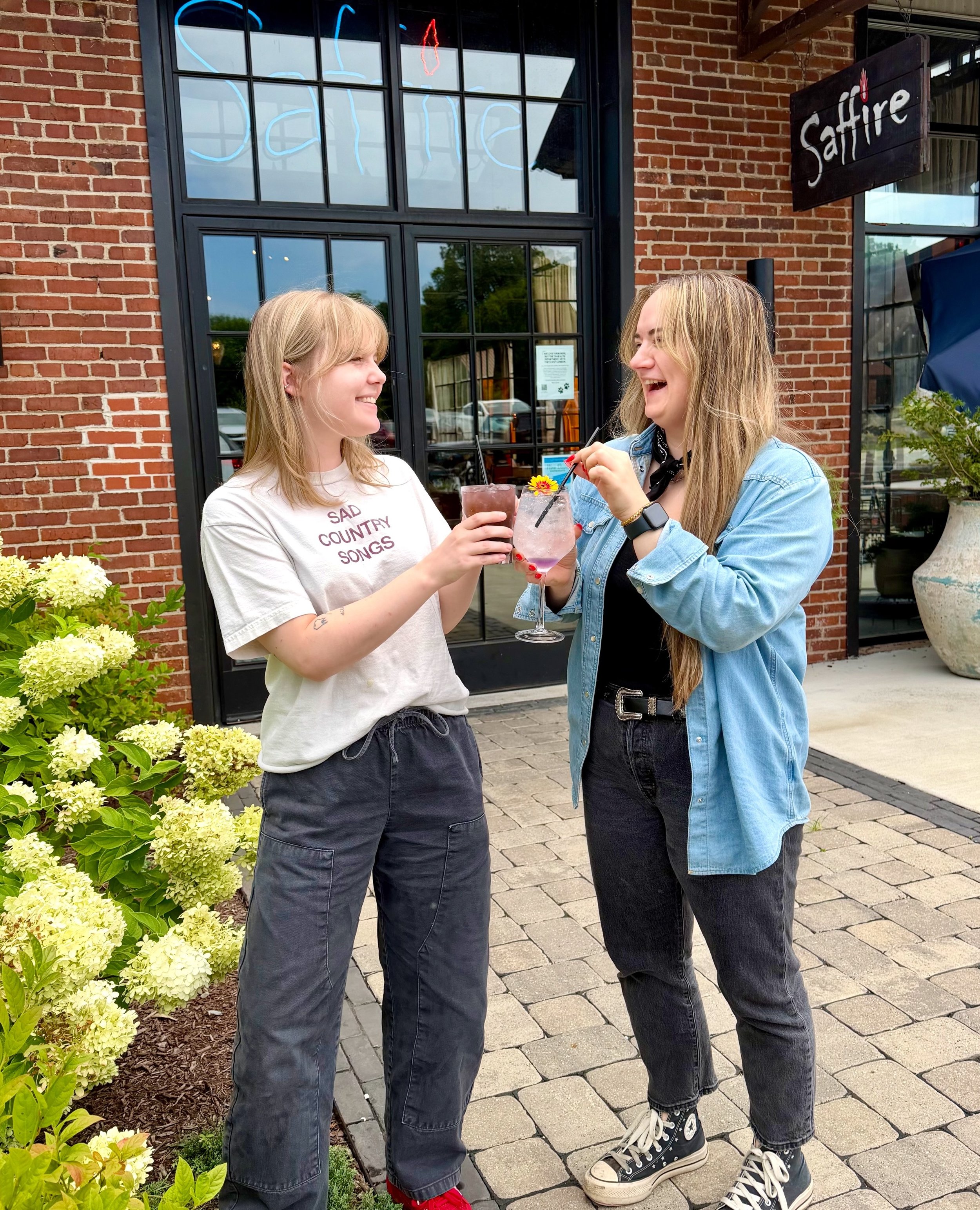 The weather is finally cooling off, and you know what that means: cocktails on the patio! ⁠
⁠
#factoryatfranklin #franklintn #craftcocktails