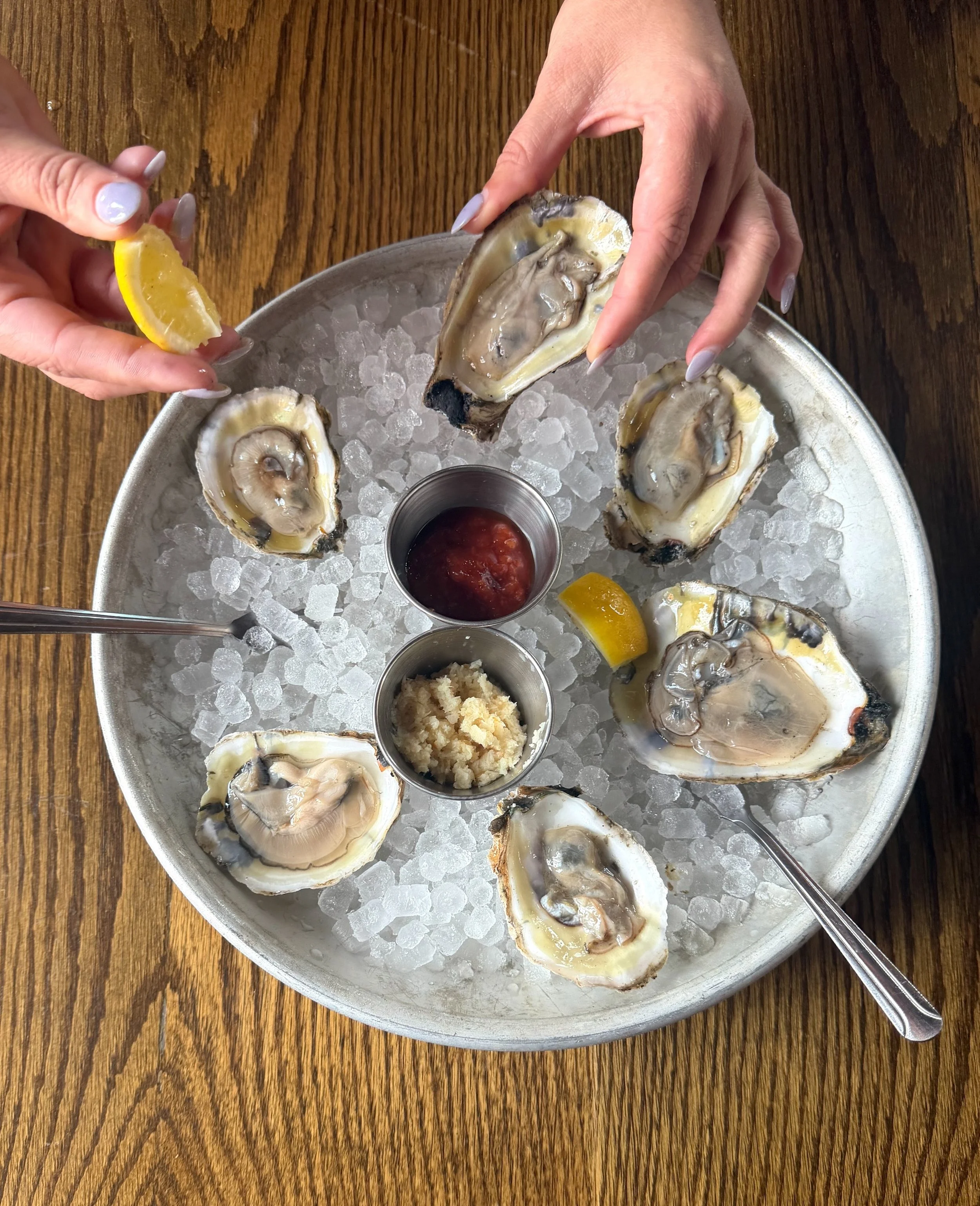 It&rsquo;s called HAPPY hour for a reason! Enjoy a chef&rsquo;s selection of a half dozen oysters for just $7 during our Happy Hour! Get happy every Tuesday - Sunday from 3 - 6 PM 😀 🦪⁠
⁠
#oysterhappyhour #franklintn #factoryatfranklin