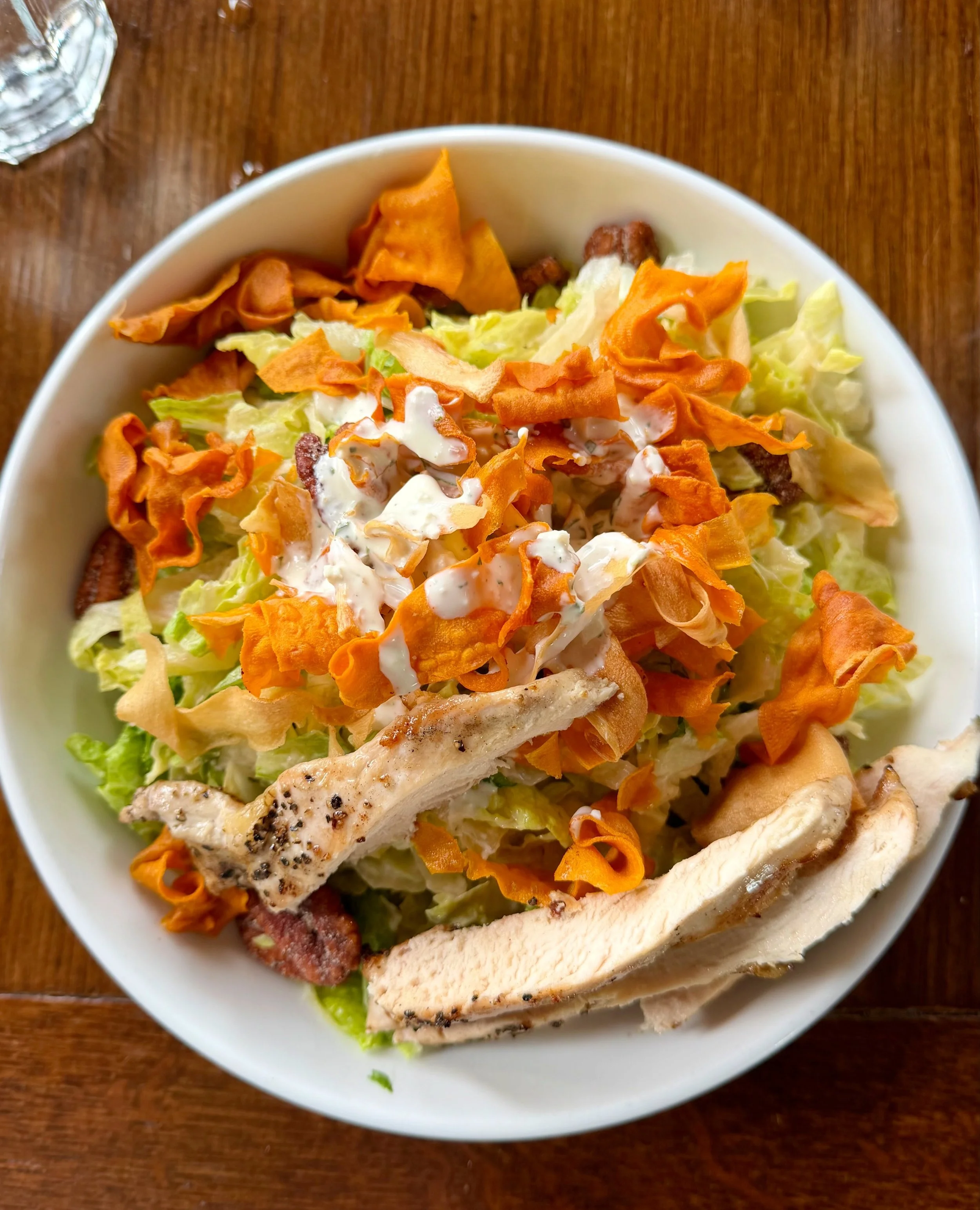 The Blue Ribbon Salad is the combination of crispy veggie crisps and the bleu cheese drizzle. It&rsquo;s the perfect mix of sweet and savory that&rsquo;ll make you forget you&rsquo;re having something healthy for lunch. 🥗⁠
⁠
#franklintn #factoryatfr