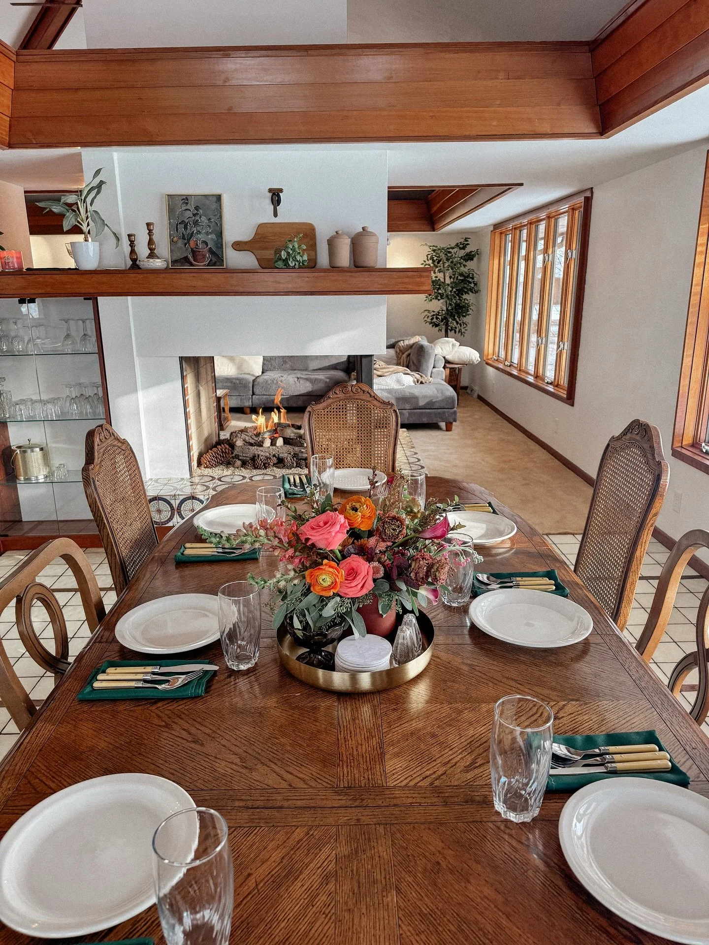 🦃🤍 Happy Thanksgiving from Stable Waters Ranch!

This year was a first for us &mdash; gathering at the Stable Waters House *ourselves* to celebrate Thanksgiving around a table filled with family from near and far. And somewhere between the clinking