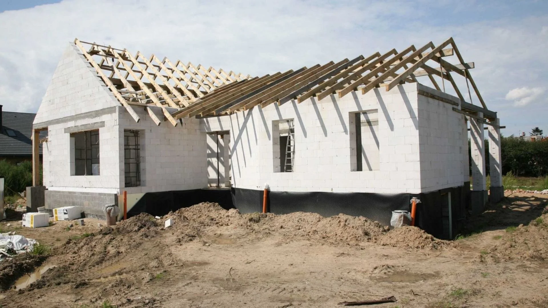 CMU Masonry vs. Wood Framing: Why the U.S. Prefers One—but Shouldn’t Overlook the Other