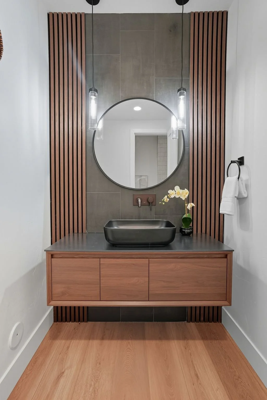 Inside-Spokane-1359 Ezra_22.JPG