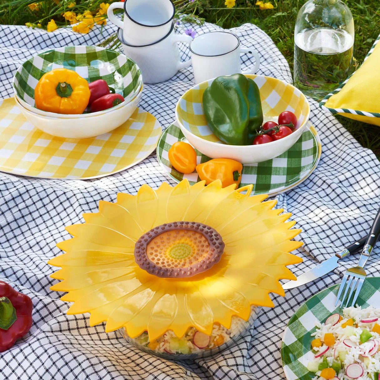 CHARLES-VIANCIN-1121-1122-1123-1124-SUNFLOWER-LID-SILICONE-LIFESTYLE_96be5bce-1eaa-4480-a899-ae7b40873c6c.jpeg