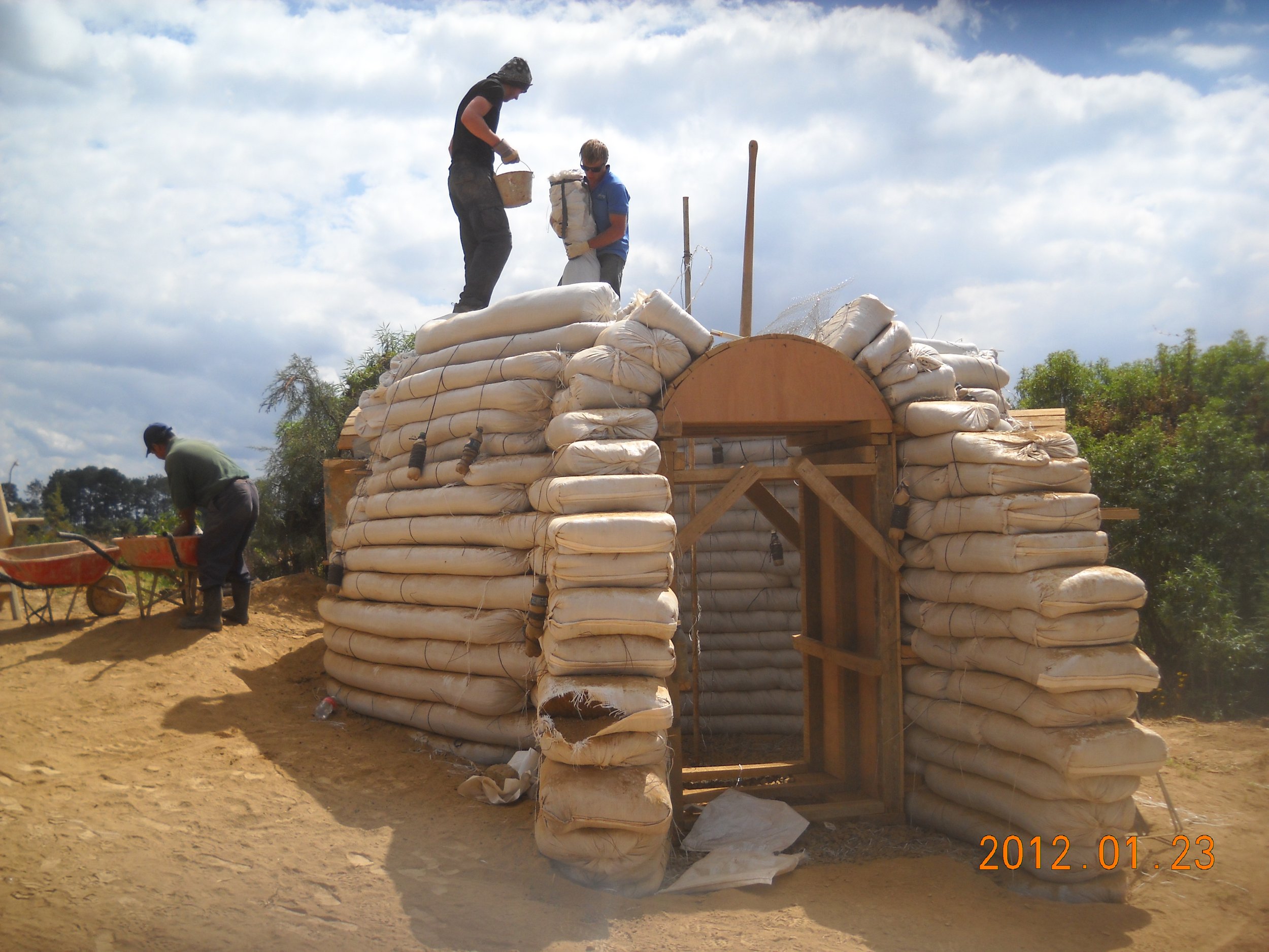 earthbag dome 7.jpg